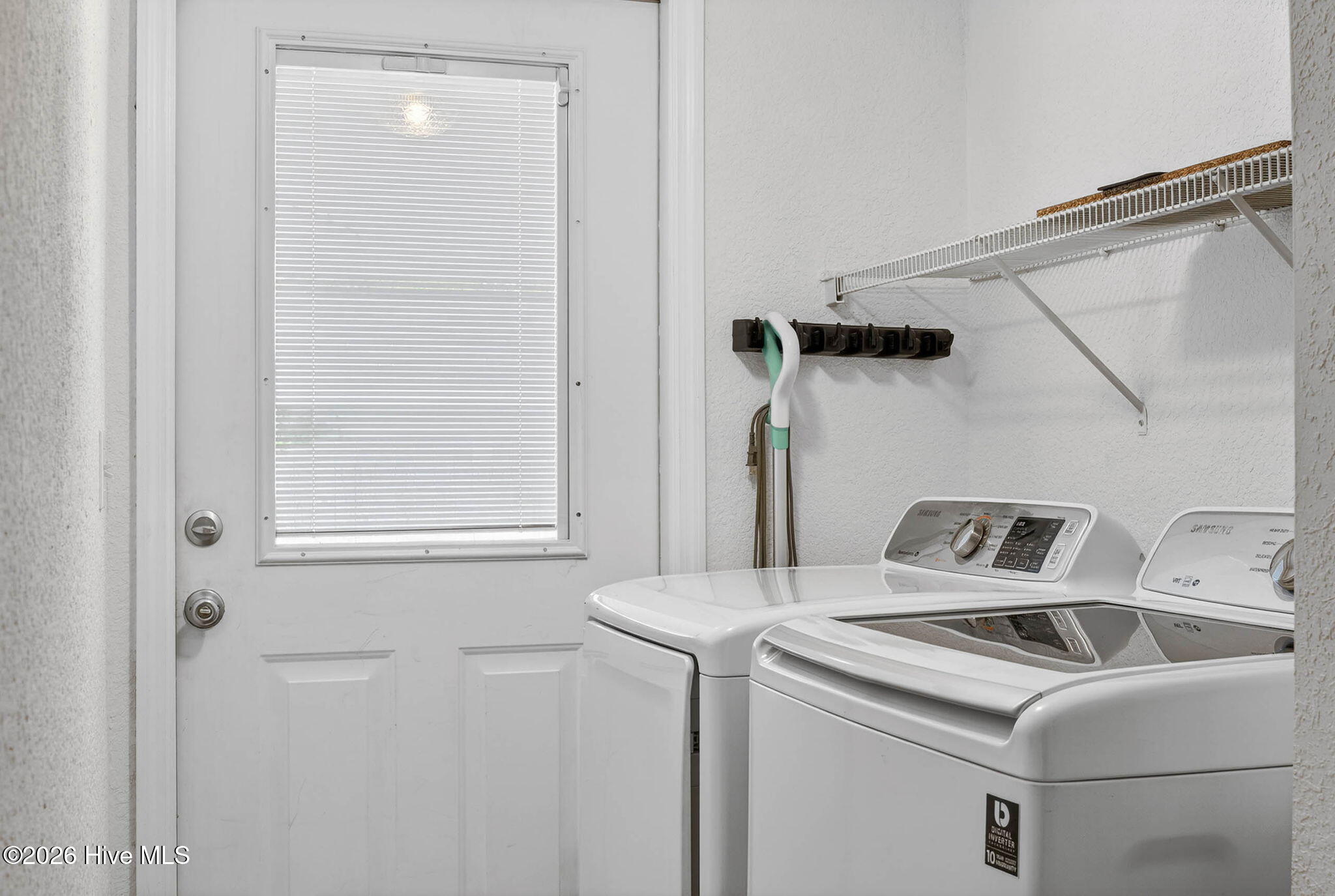 100565671 | Photo 19