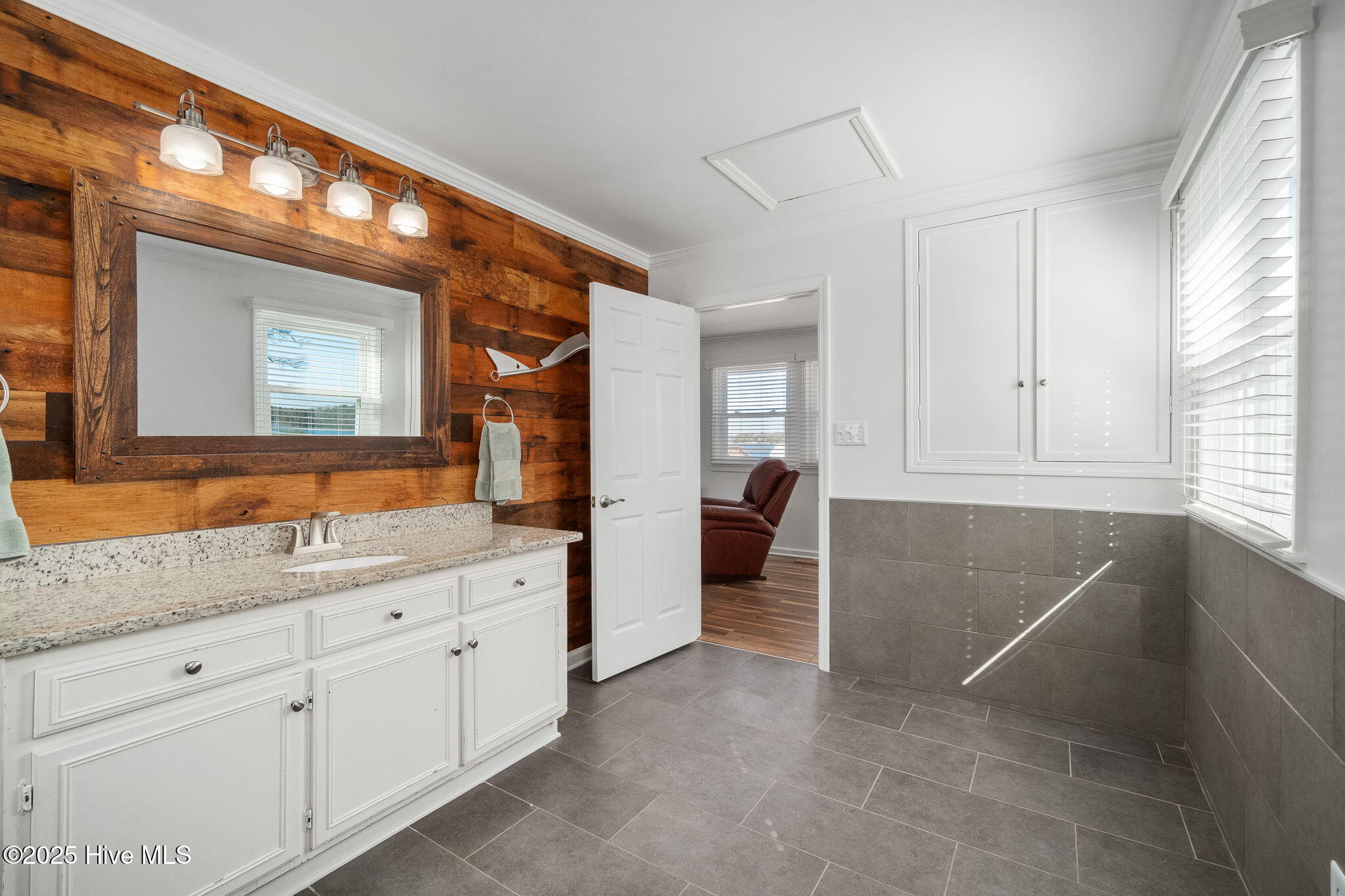 100557510 | Photo 20