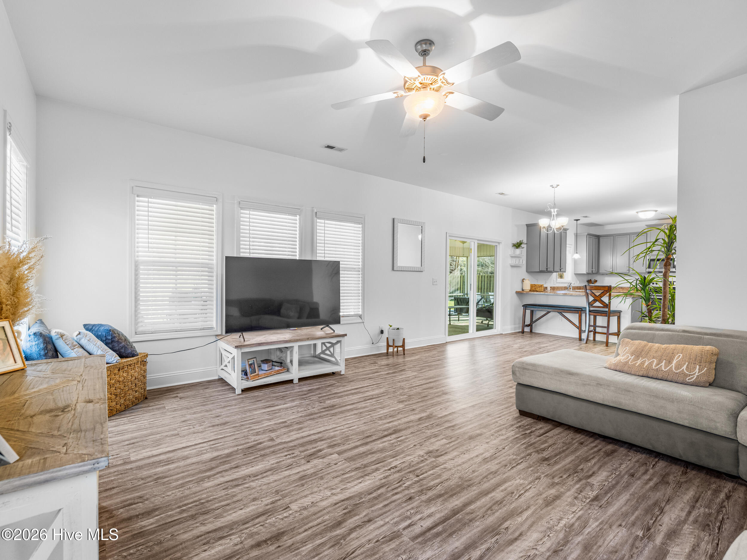 100562171 | Photo 20