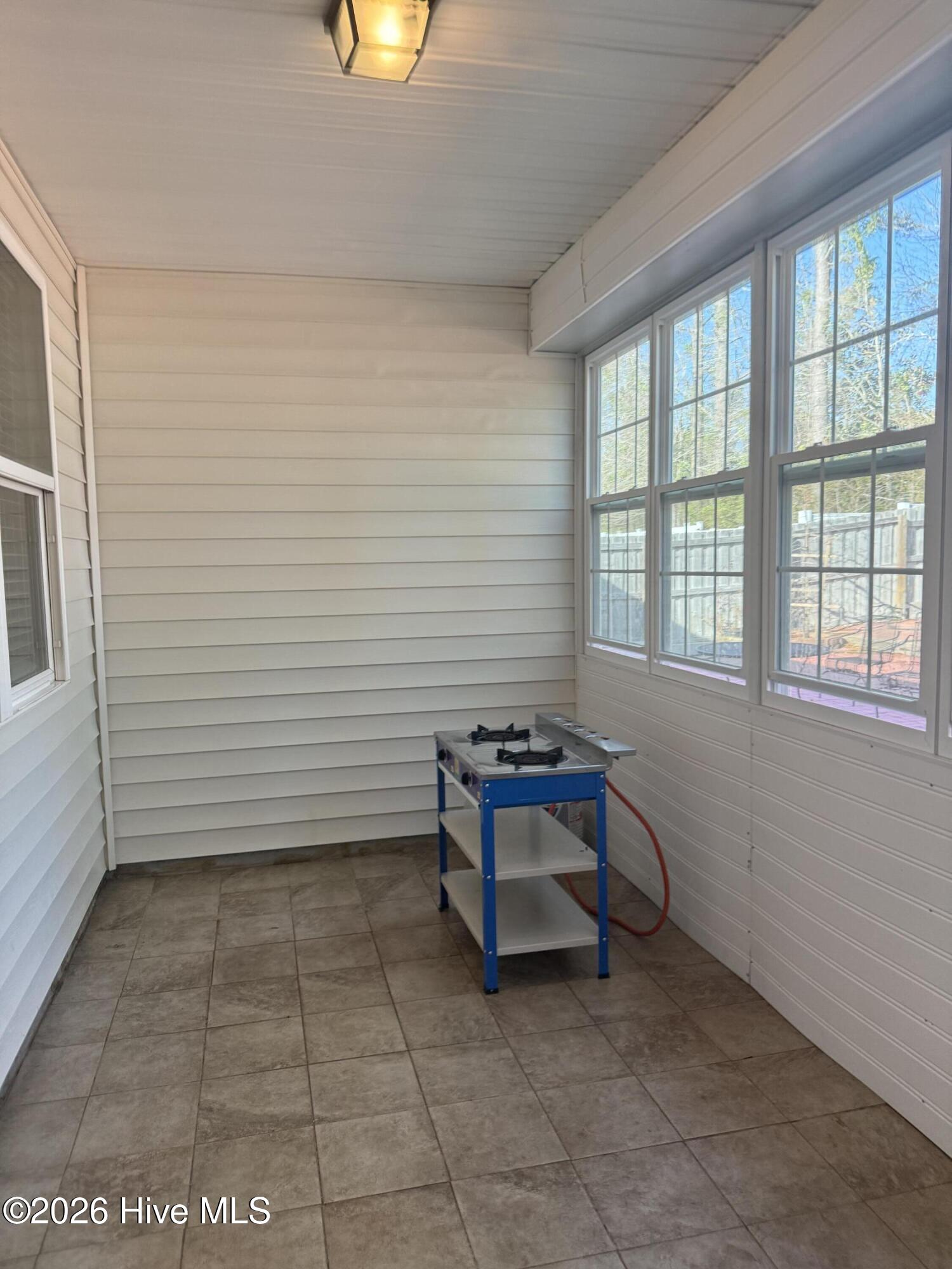 100551981 | Photo 11