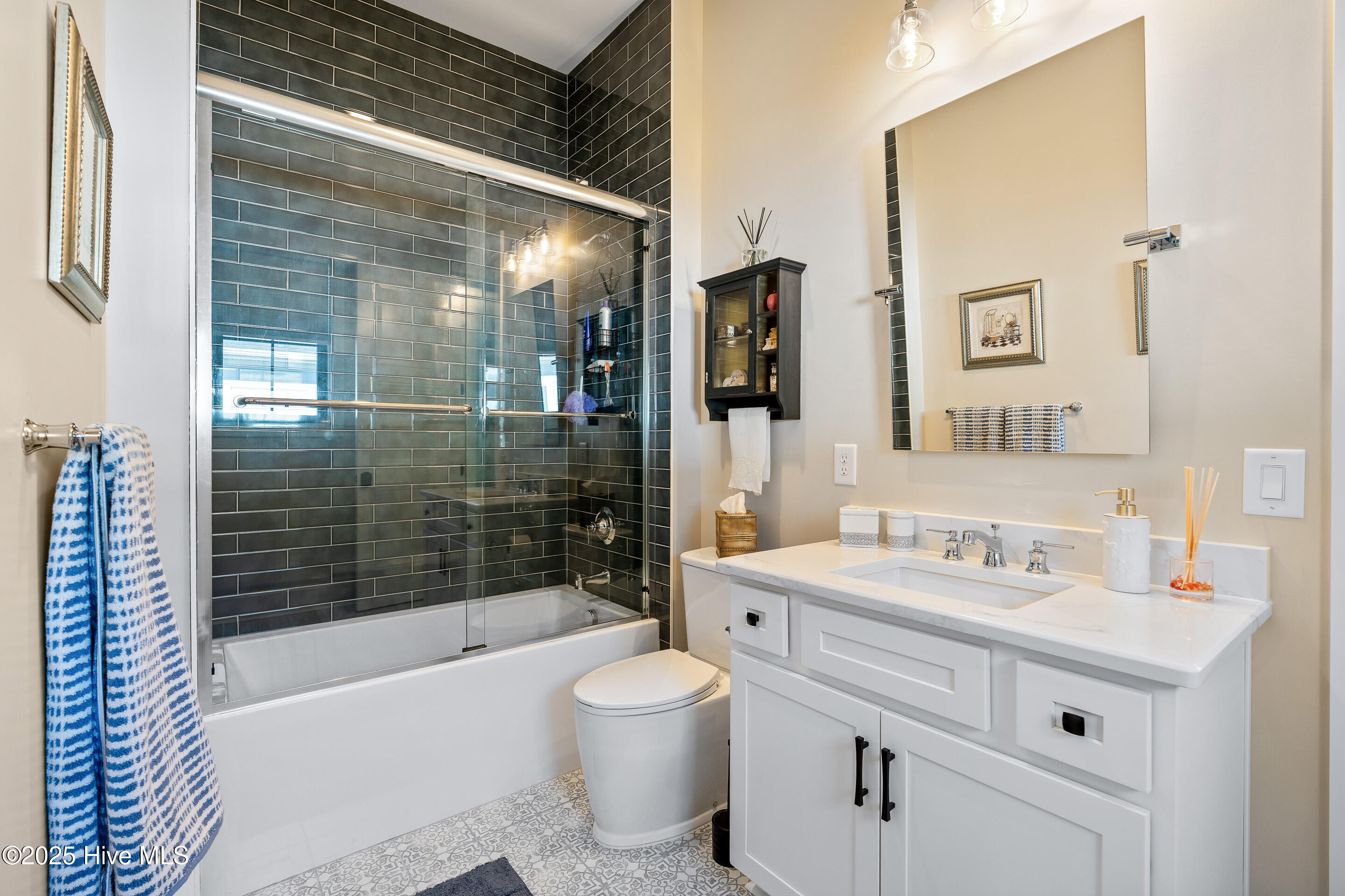 100539739 | Photo 19