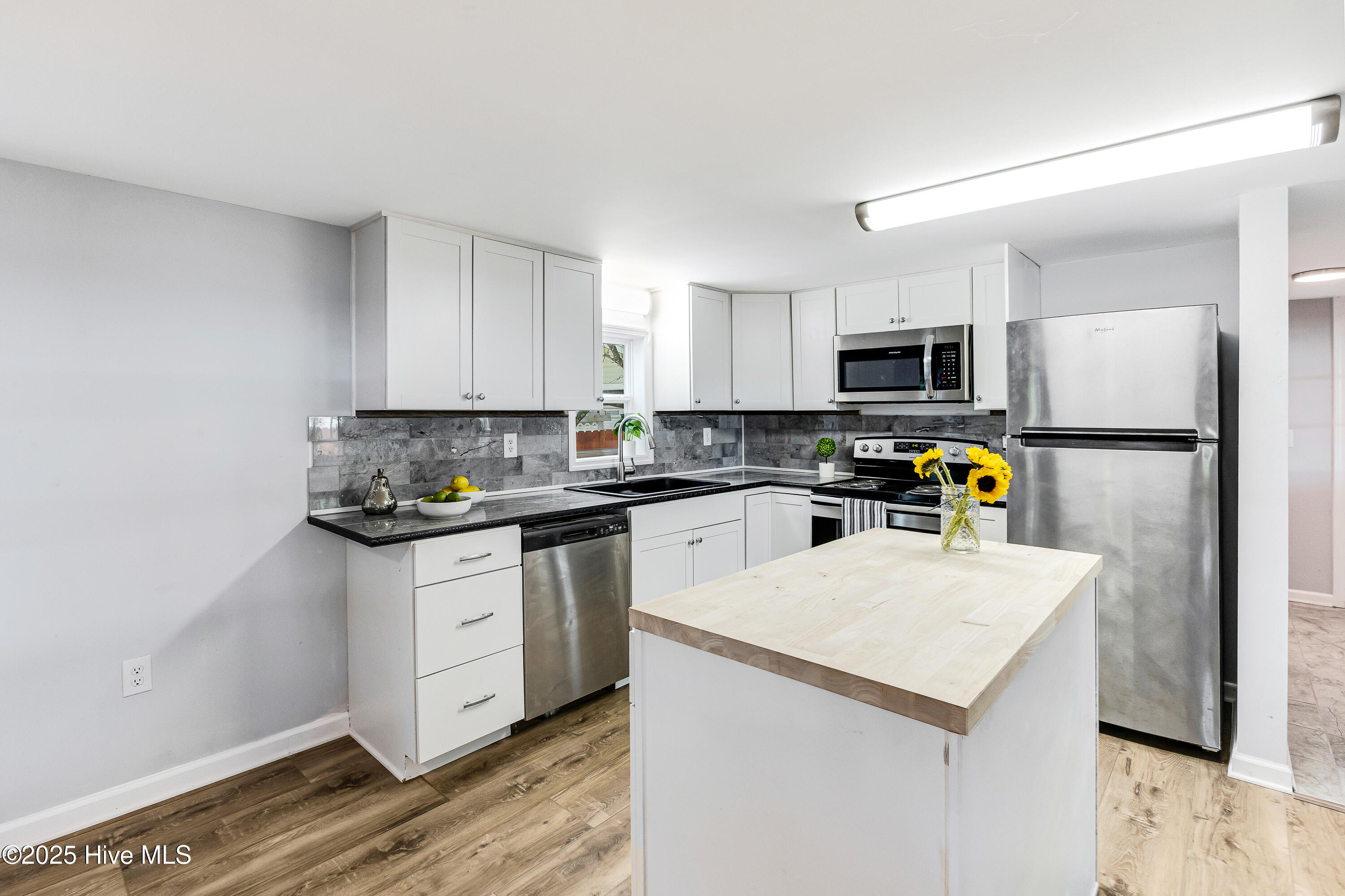 100519555 | Photo 10