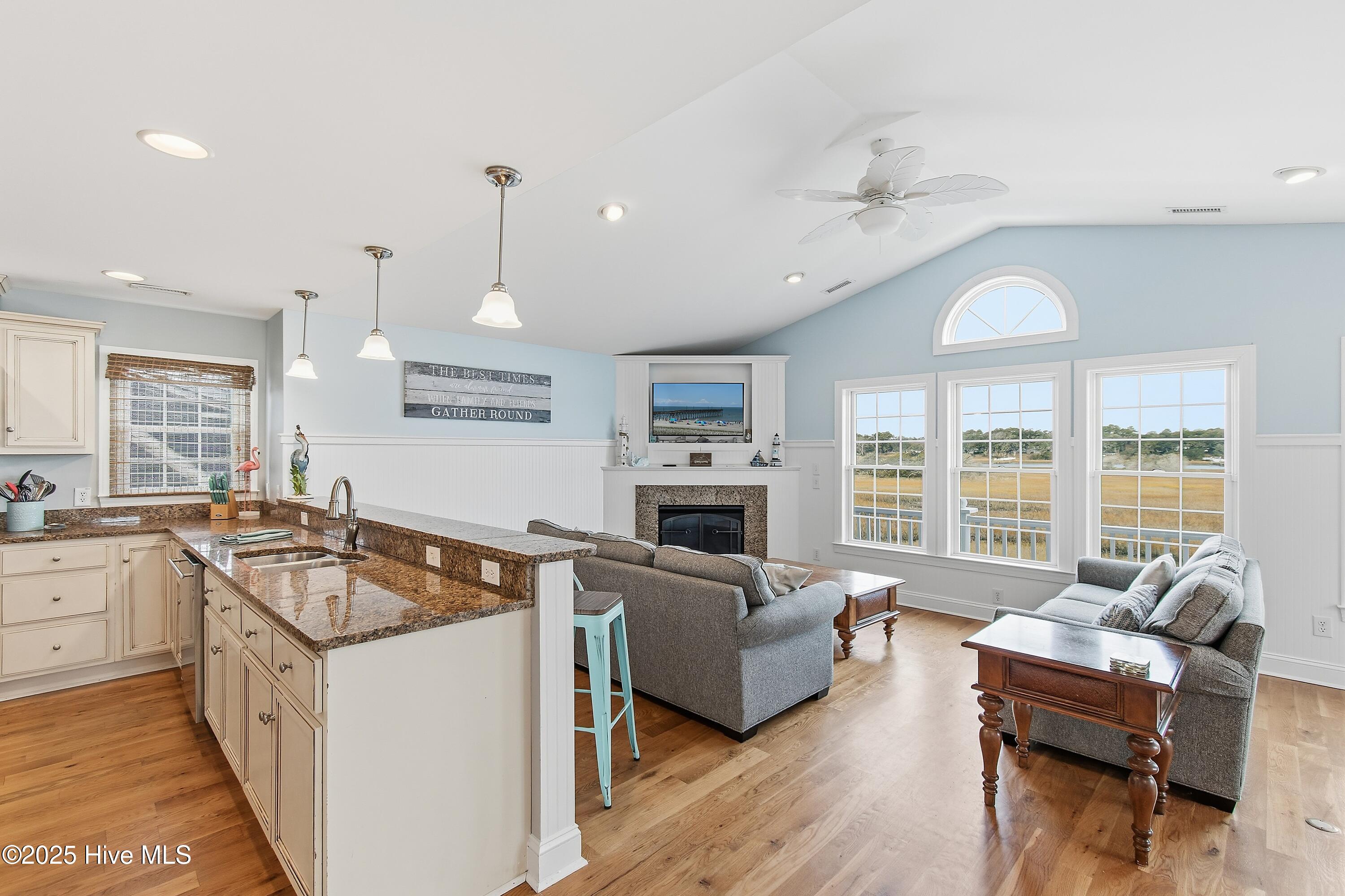 100541969 | Photo 14