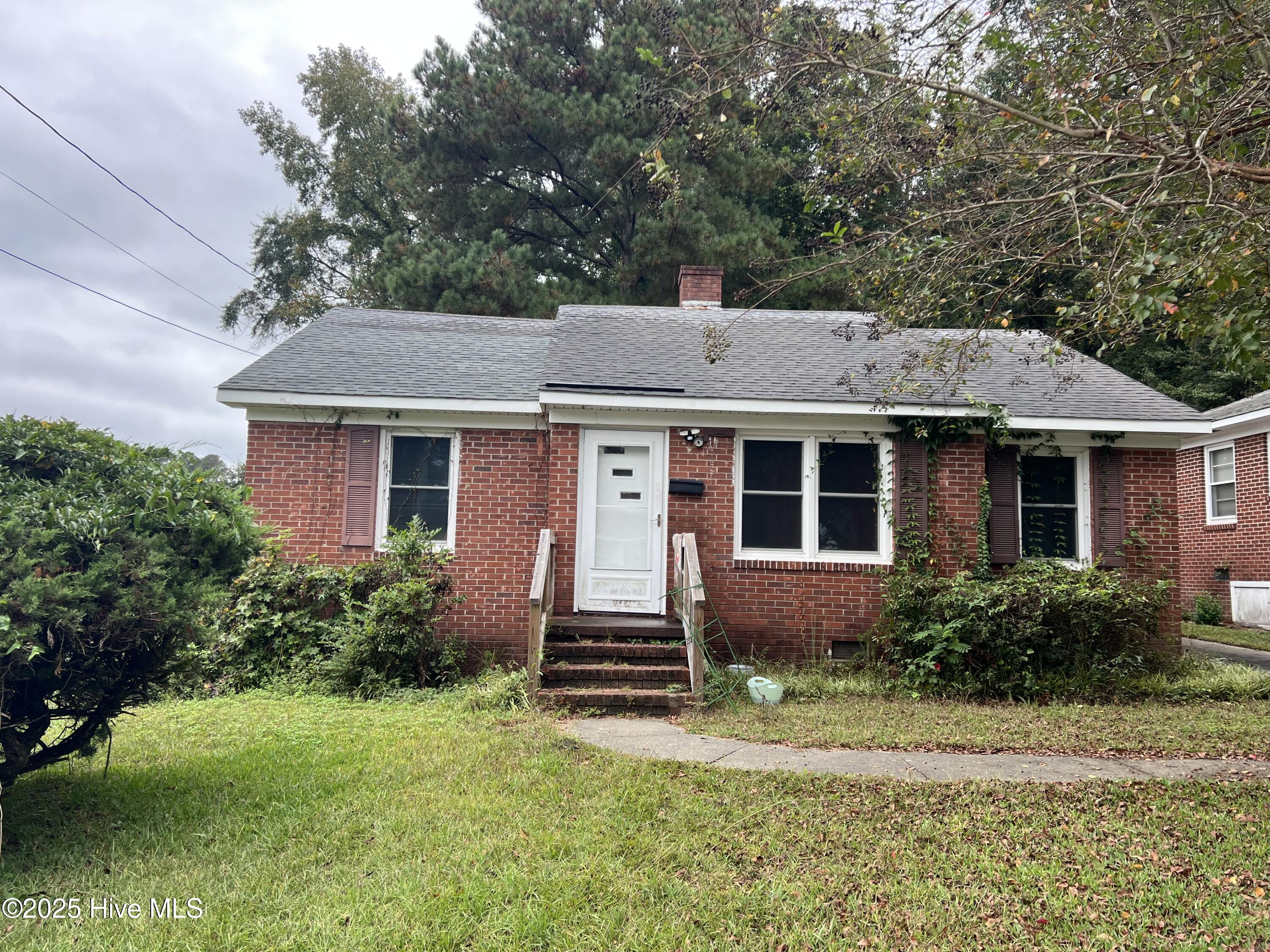 Homes for sale in Kinston, NC | 202 Heard St, Kinston, NC 28501 | MLS# 100535751