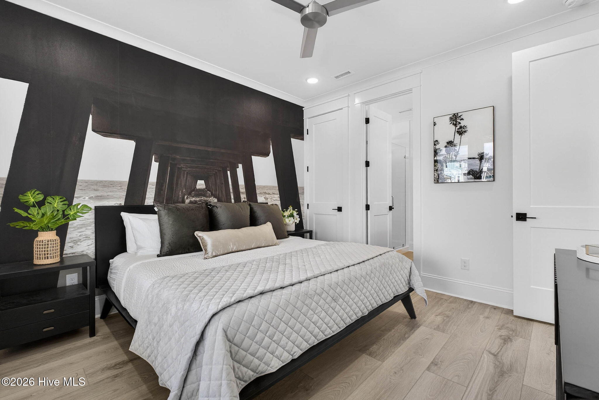 100543300 | Photo 44