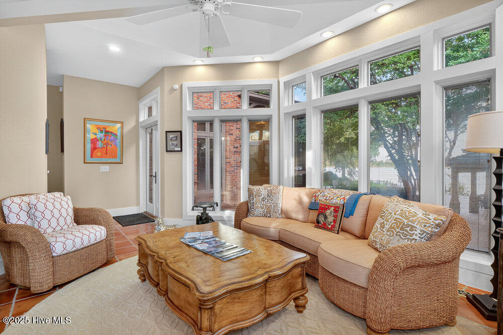 100544850 | Photo 43