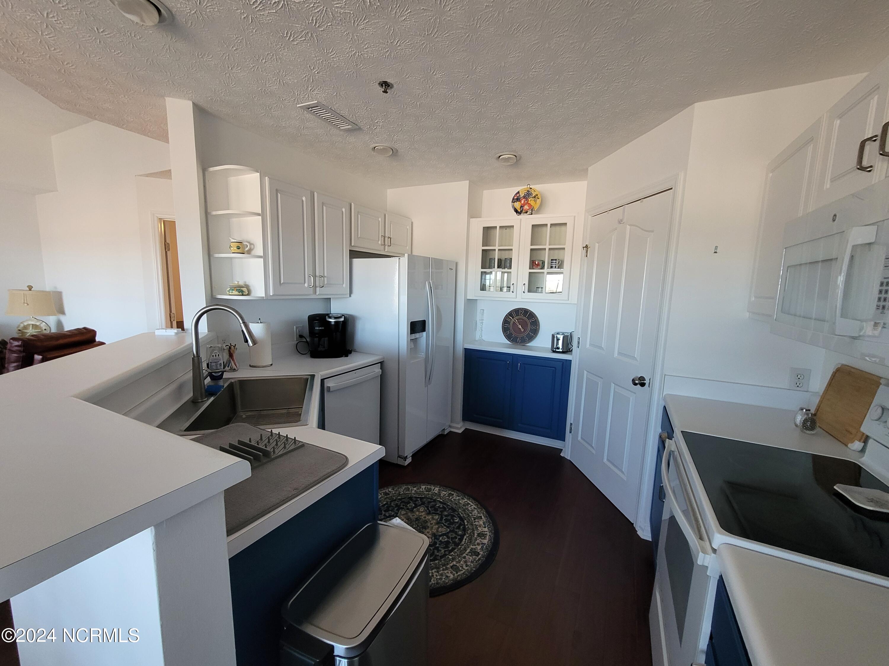 100565776 | Photo 13