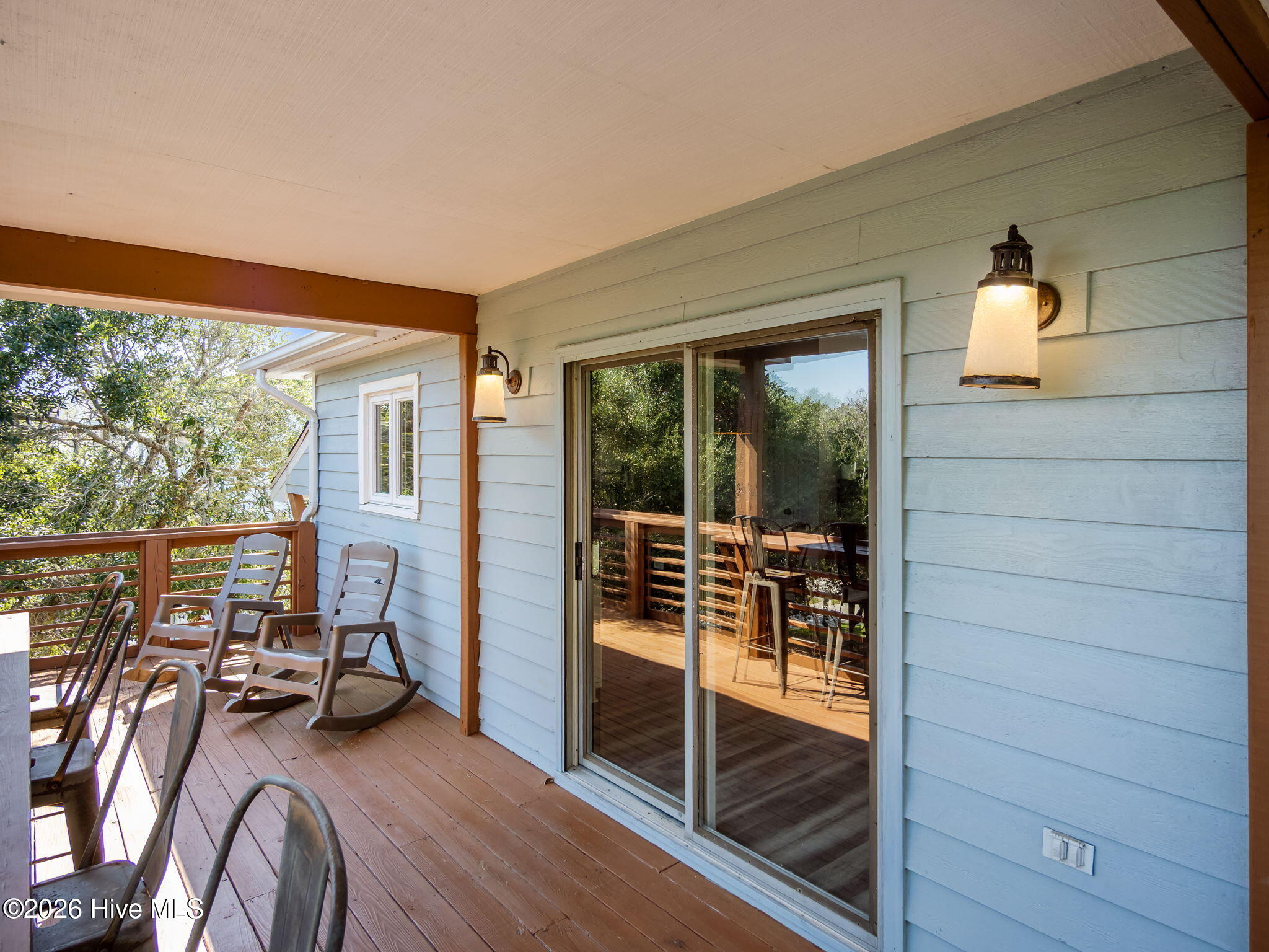 100561465 | Photo 35