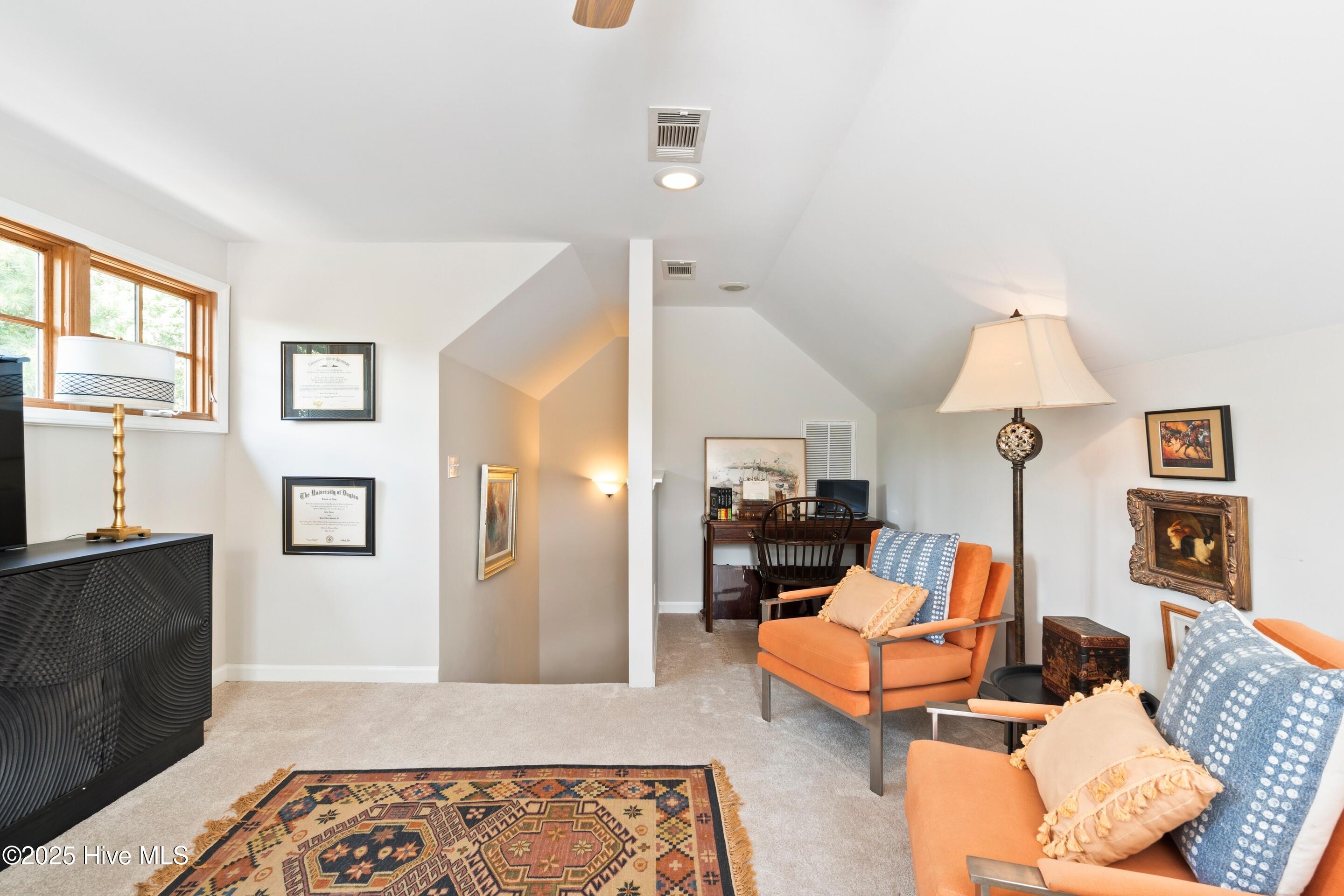 100520389 | Photo 62