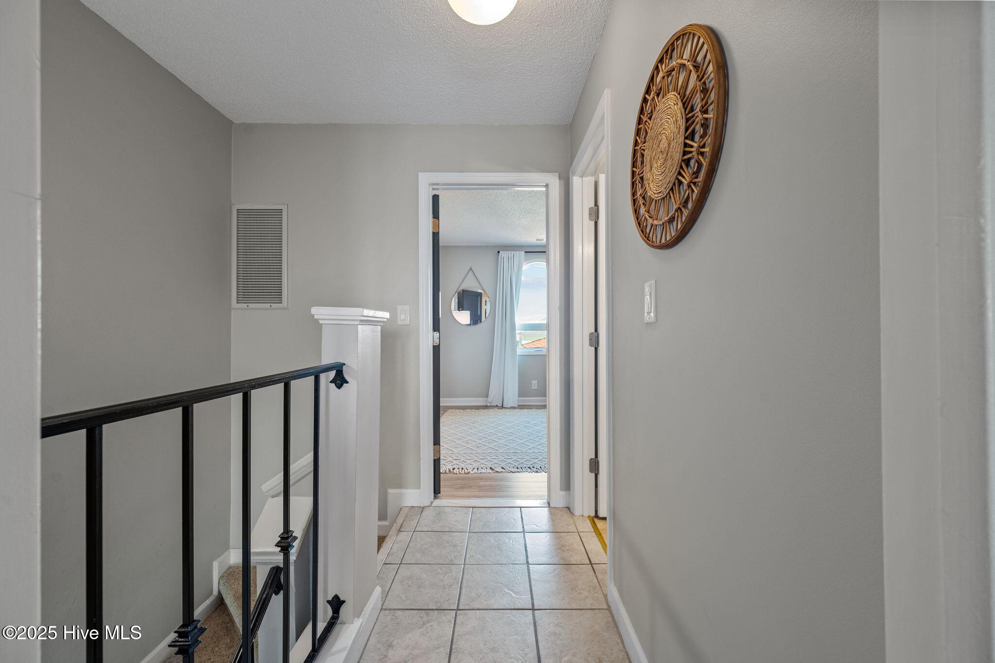 100536613 | Photo 16