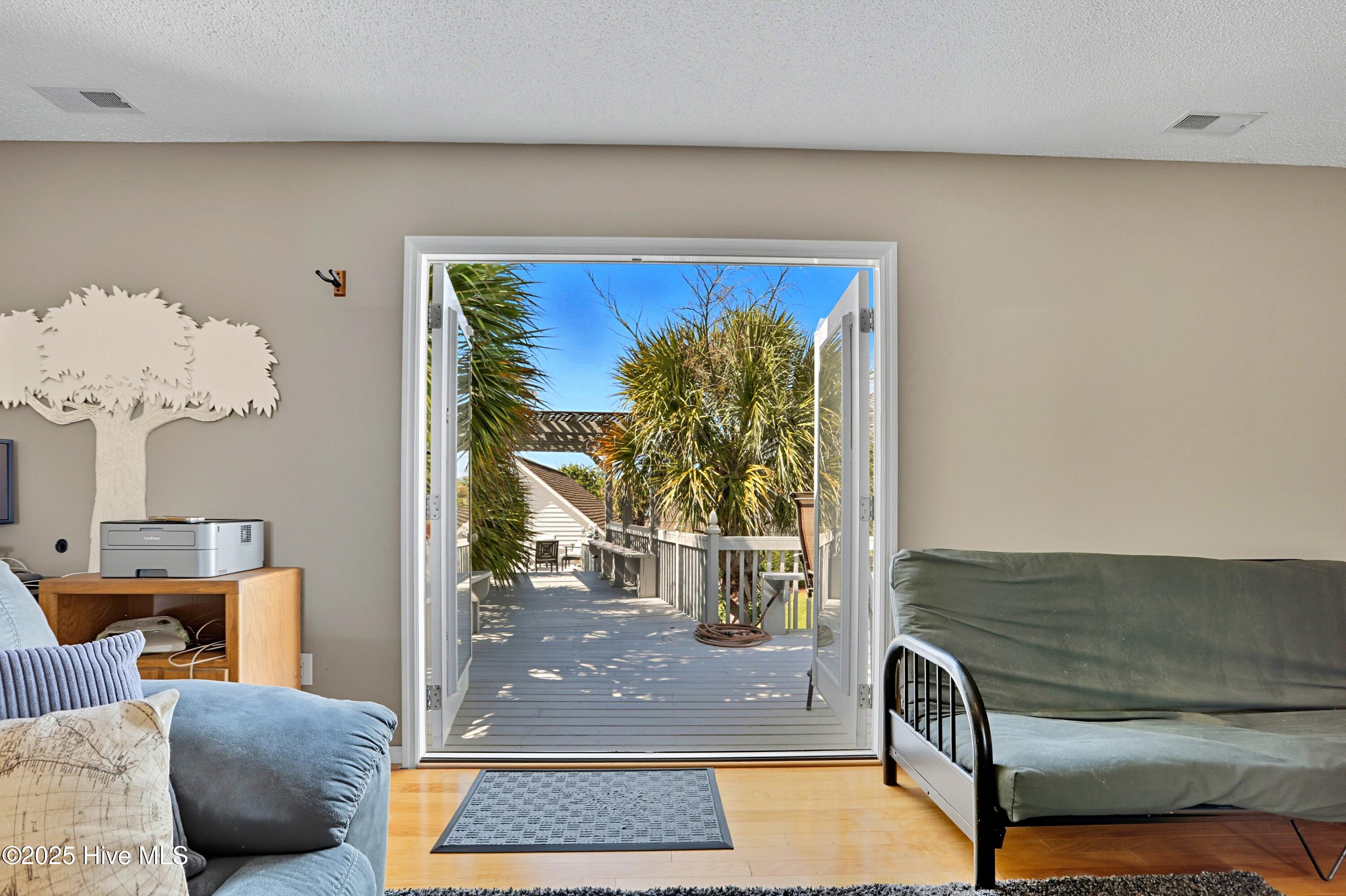 100532485 | Photo 27