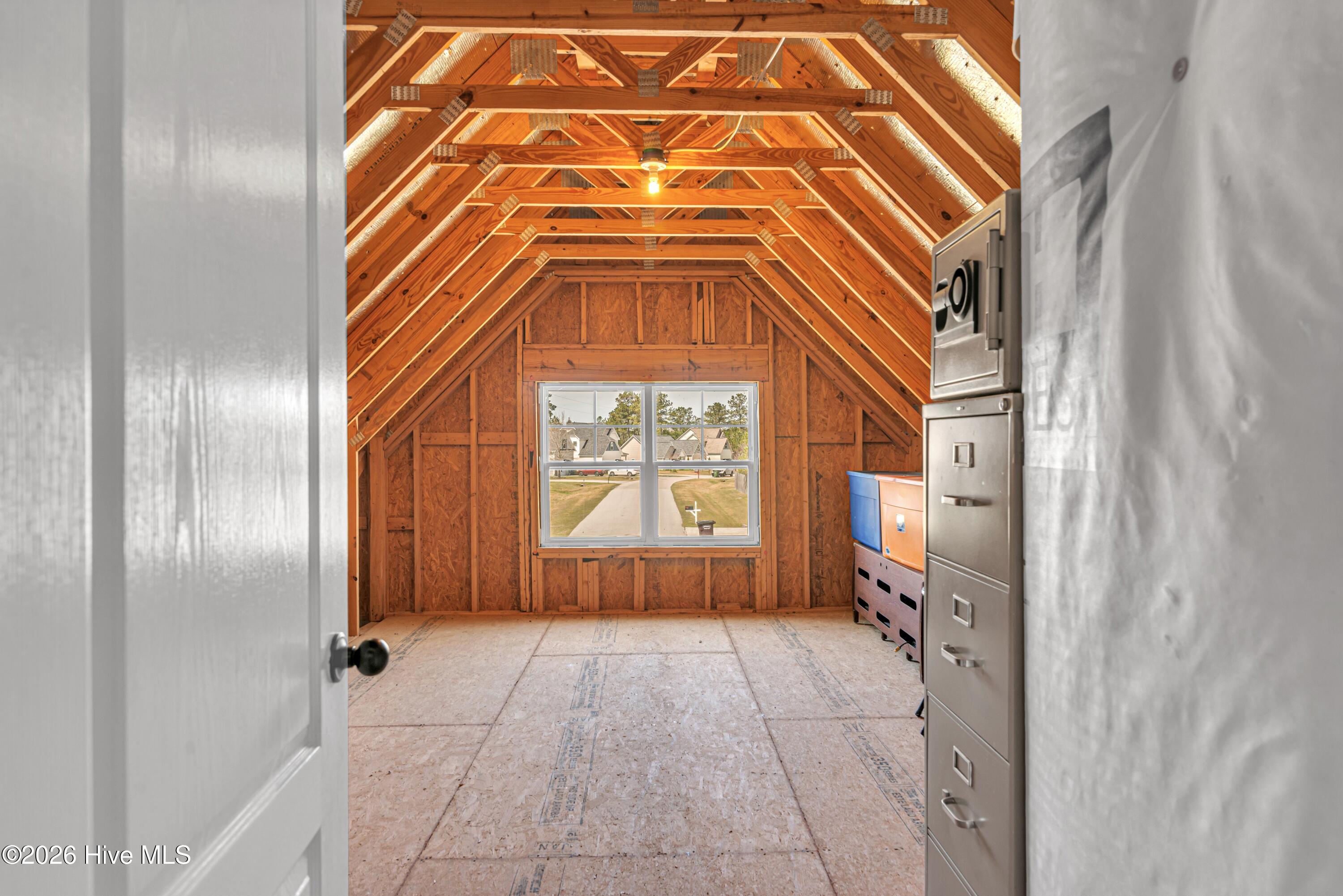 100564004 | Photo 38