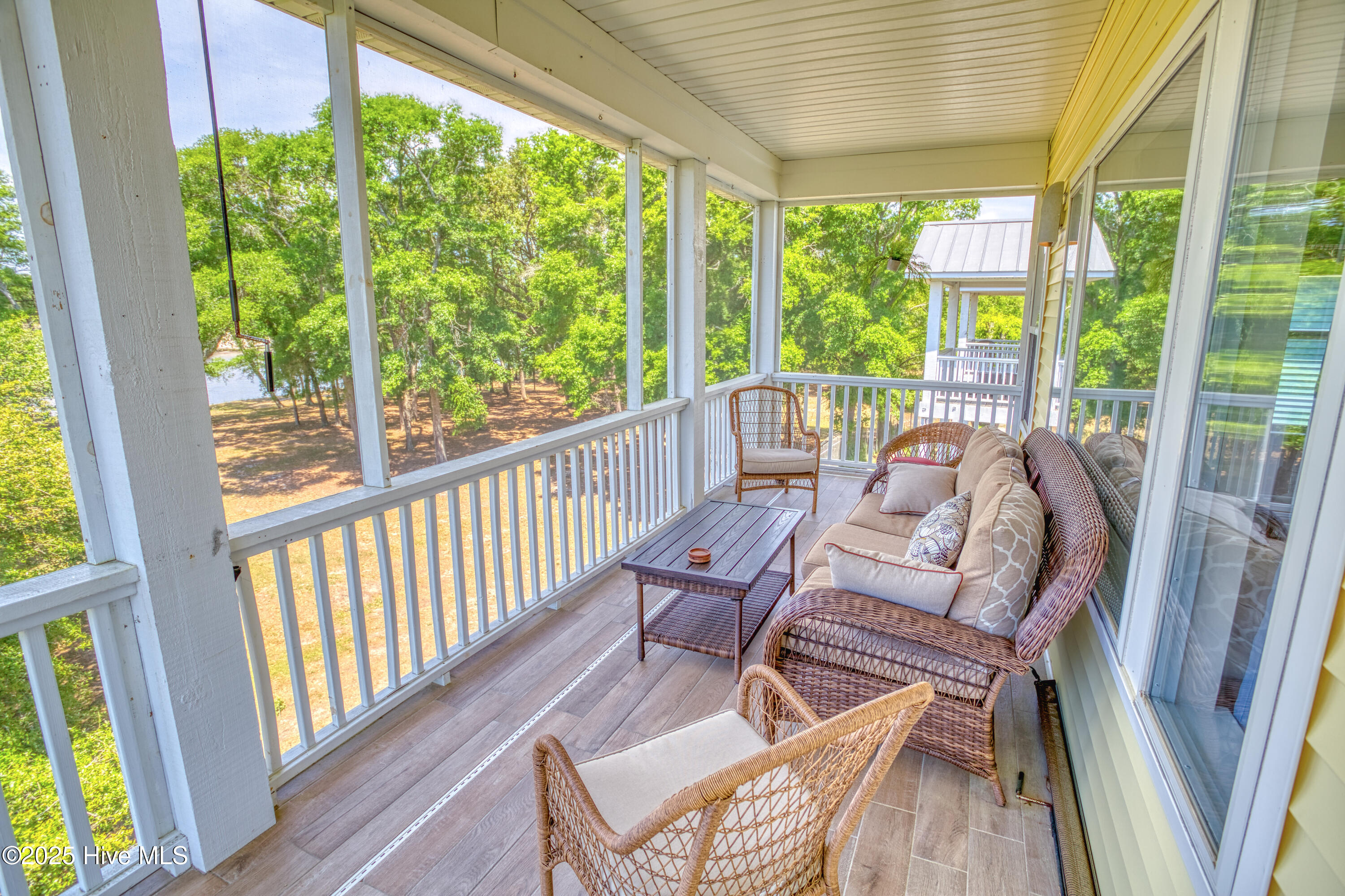 100559318 | Photo 18