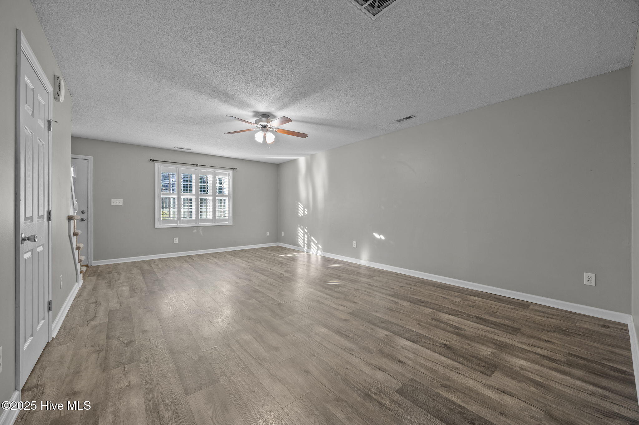 100546032 | Photo 23