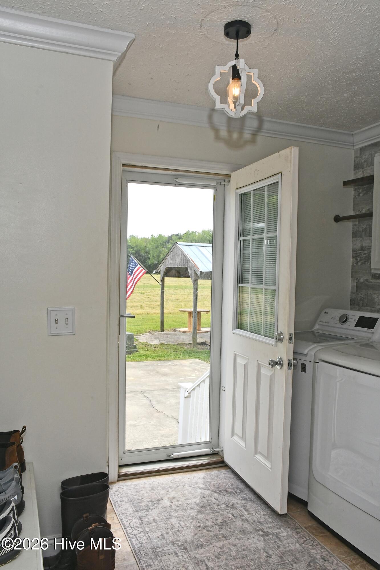 100565846 | Photo 23