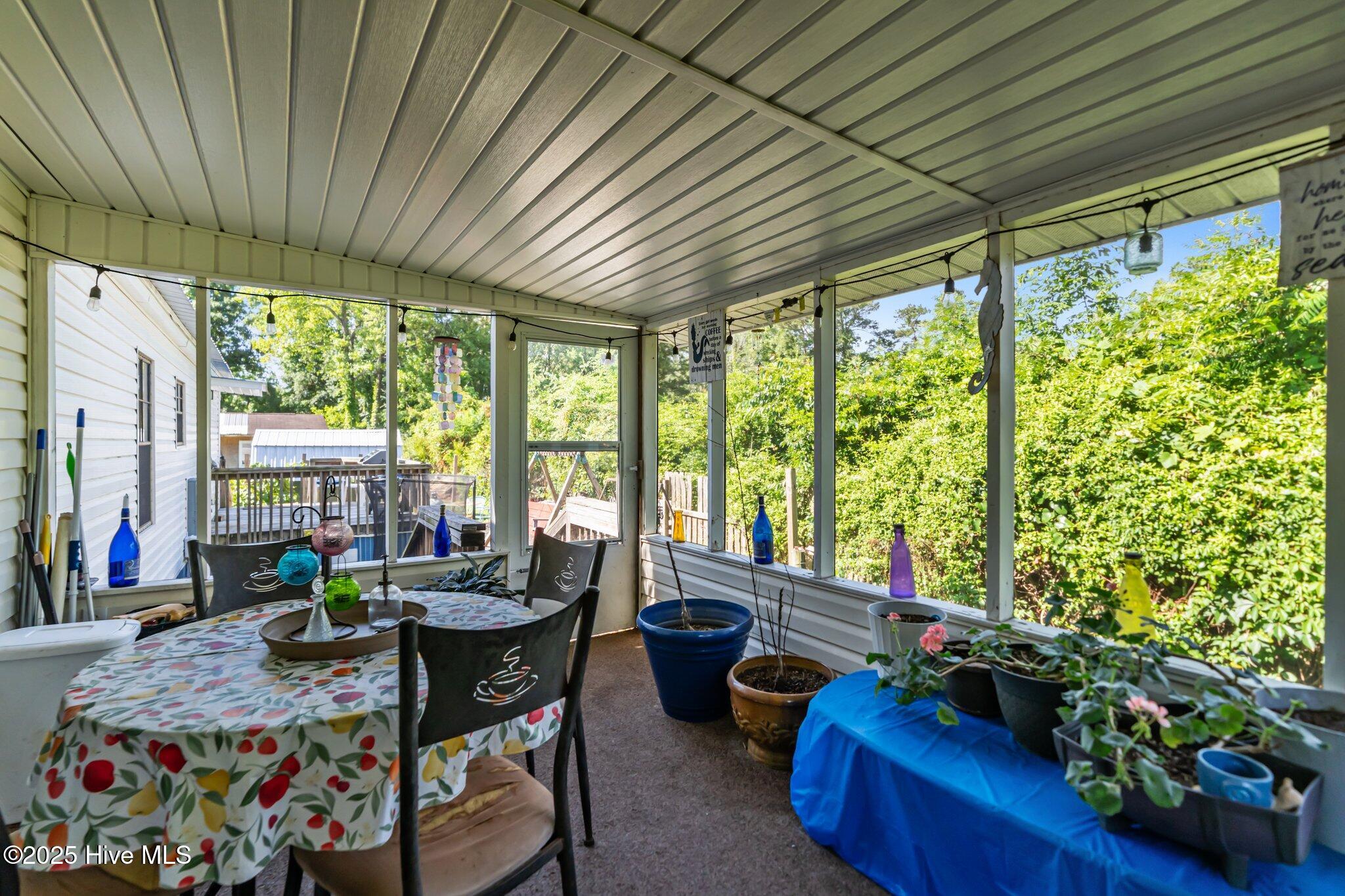 100513028 | Photo 24