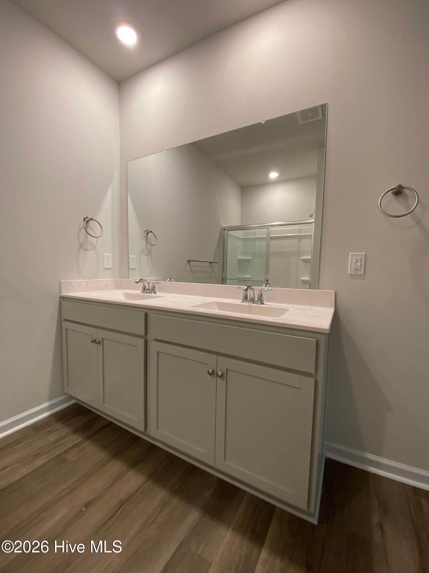 100553677 | Photo 17