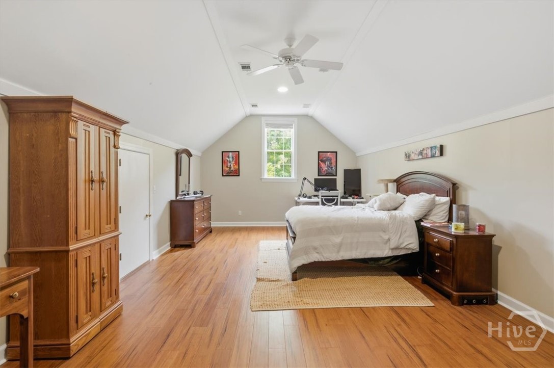 Separate bonus room over the garage.