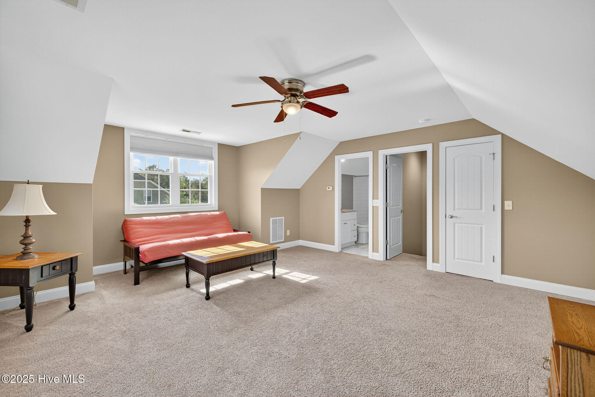 100535403 | Photo 39