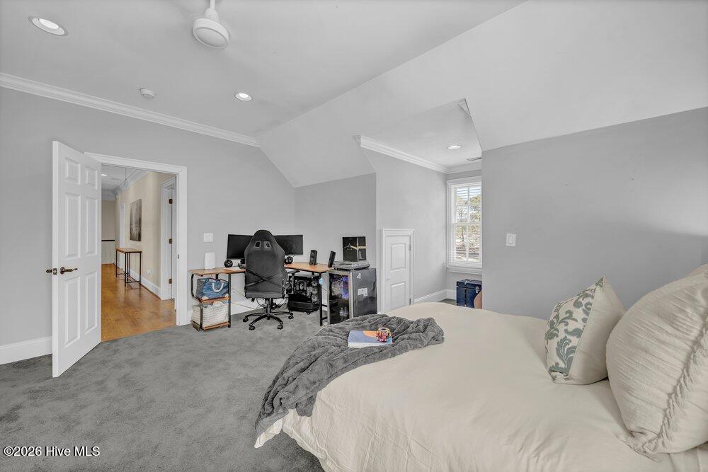 100558006 | Photo 42