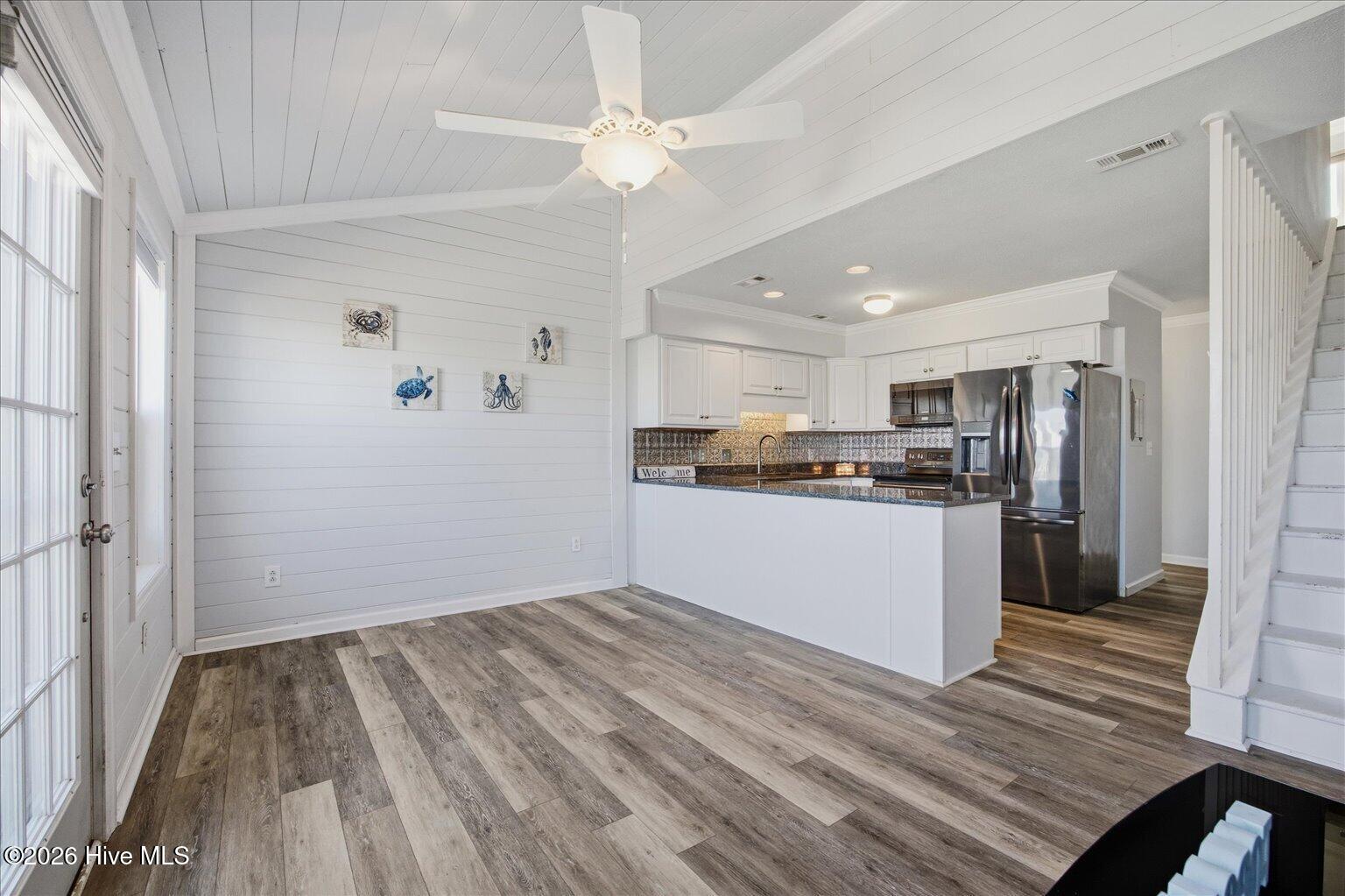 100570154 | Photo 43