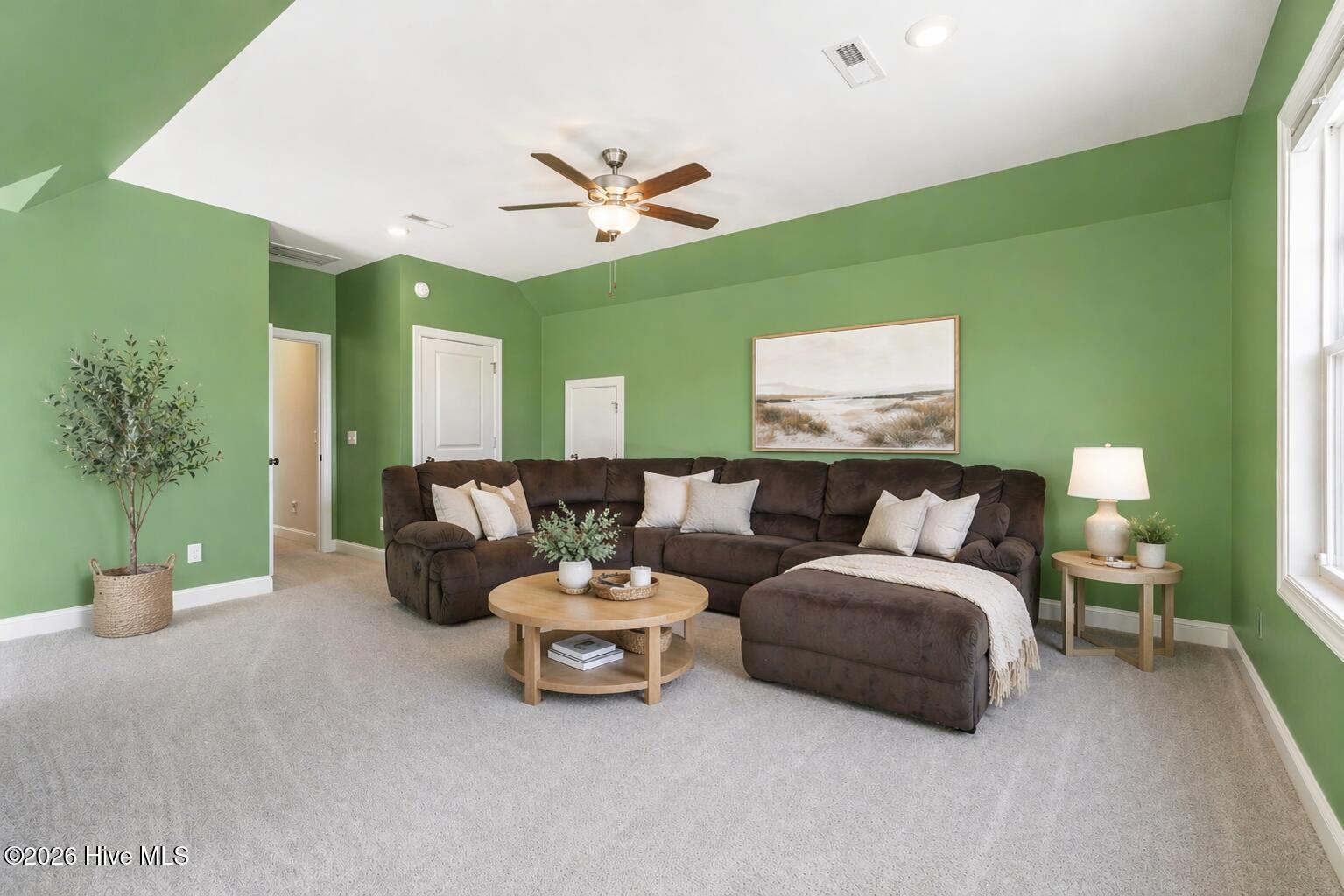 100569391 | Photo 40