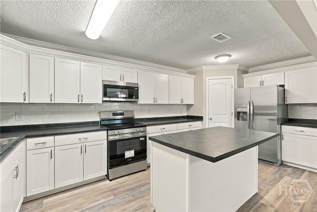 Photo 3 of Single family home for sale at 645 Parker Dr, Hinesville, GA 31313 | MLS# SA365367 | Listing updated on 2026-09-30