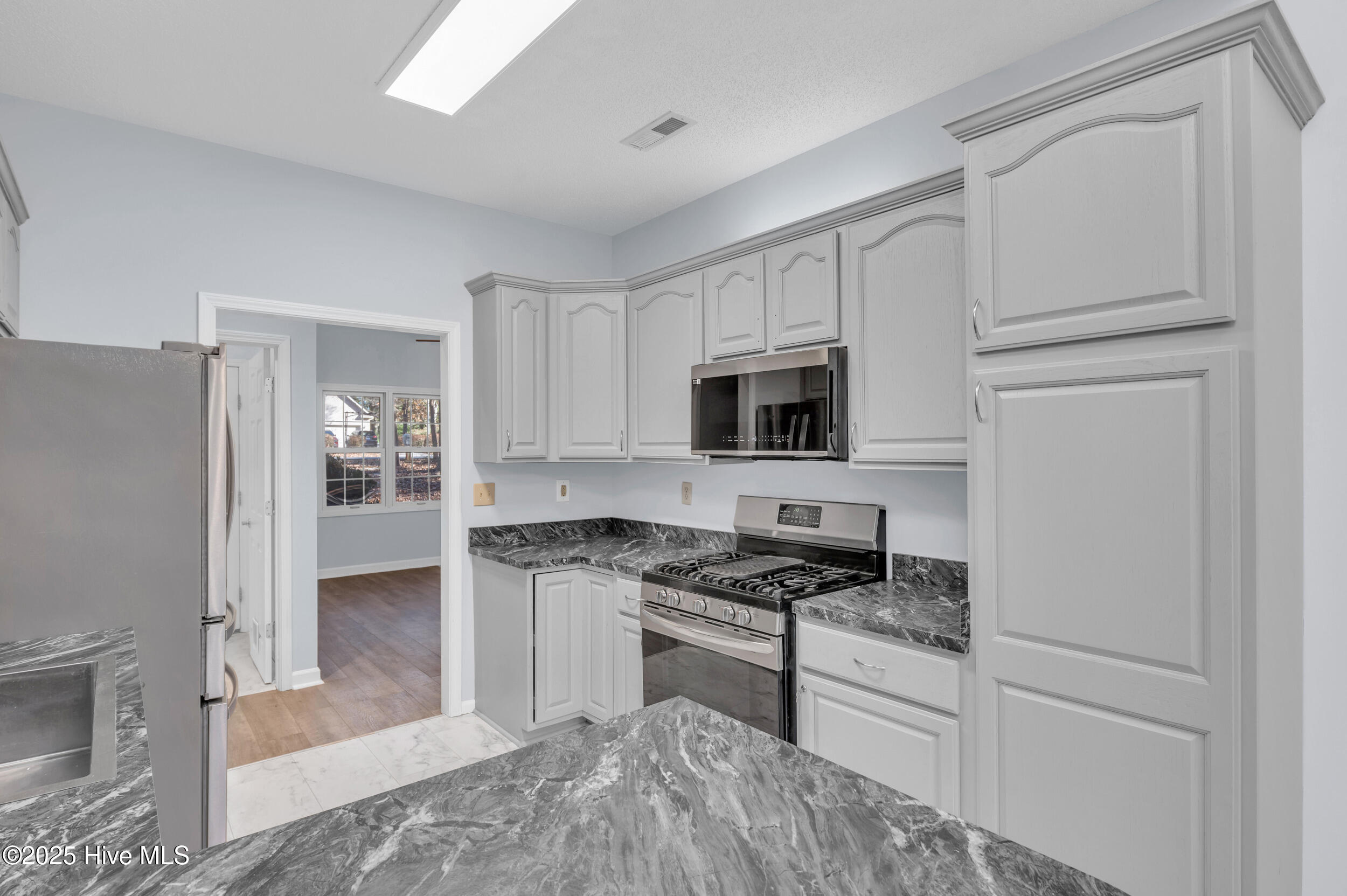 100548382 | Photo 12