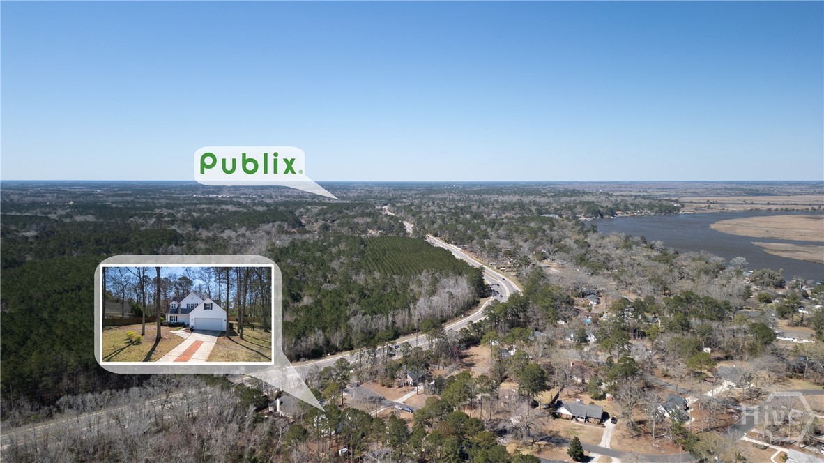 Close to Publix & restaurants & marina