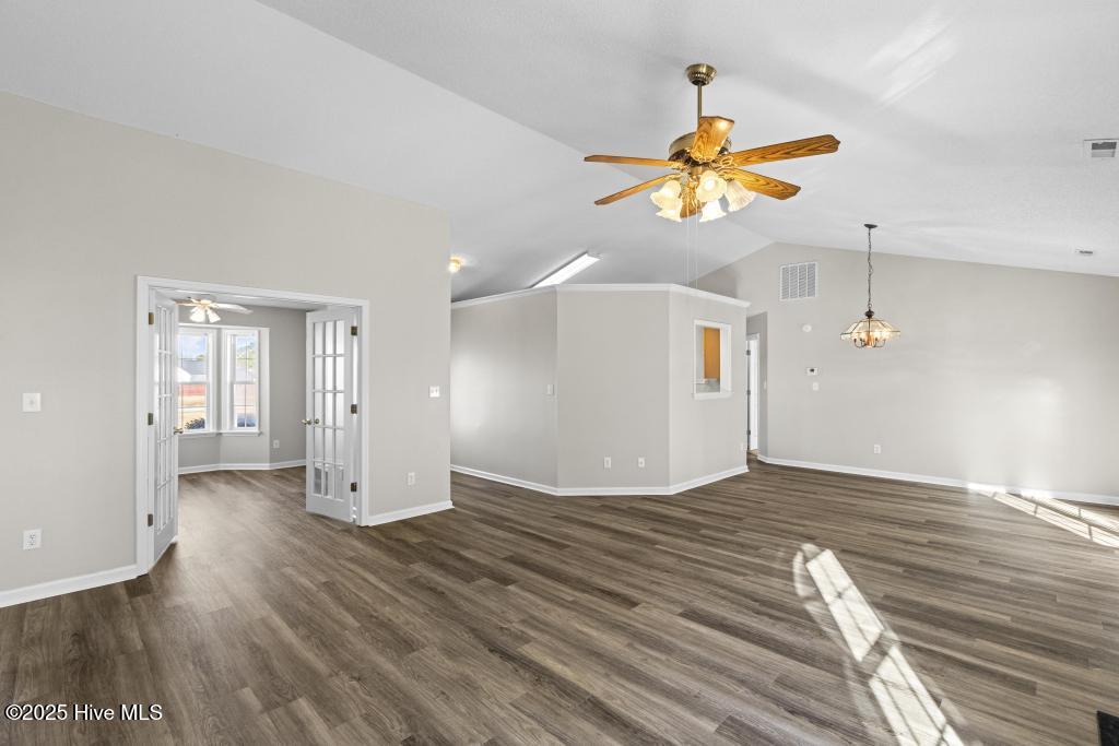 100546857 | Photo 17