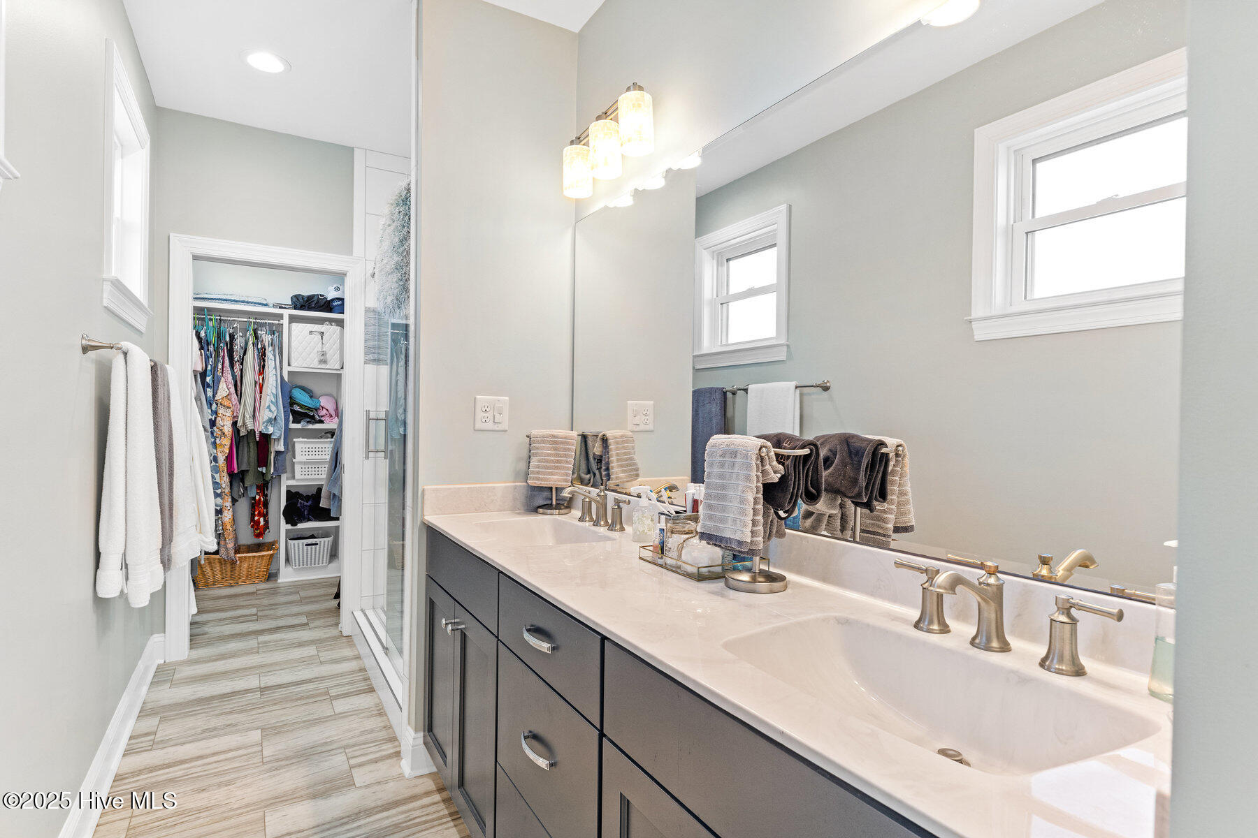 100538043 | Photo 21