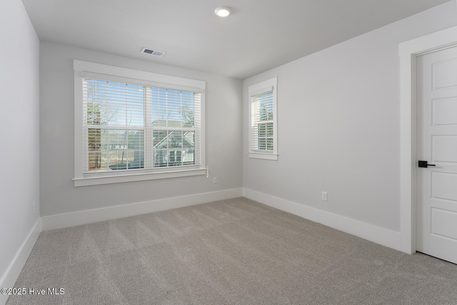 100506460 | Photo 23