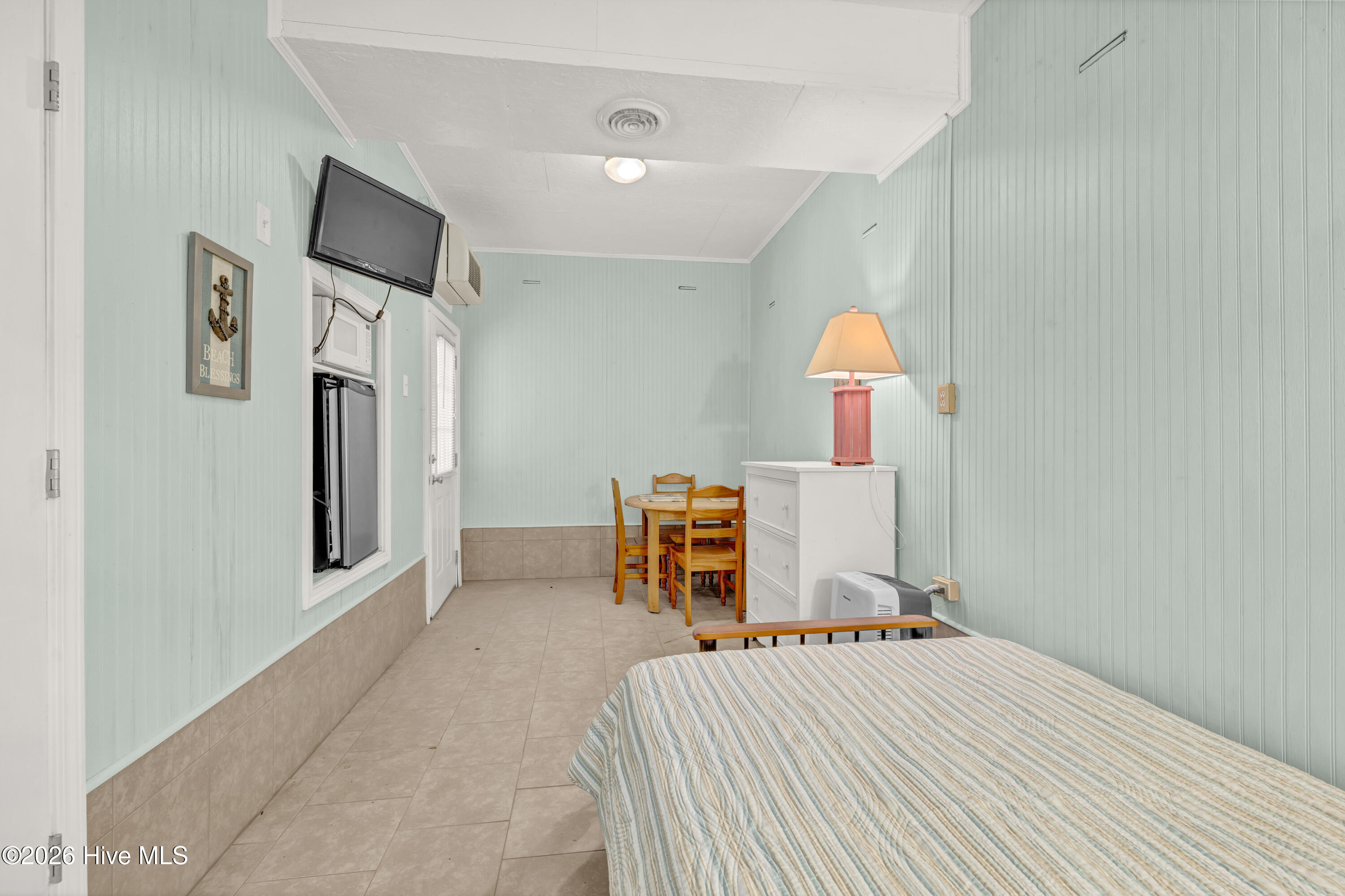 100558701 | Photo 44