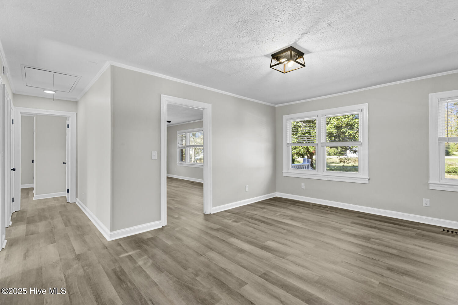 100549981 | Photo 23