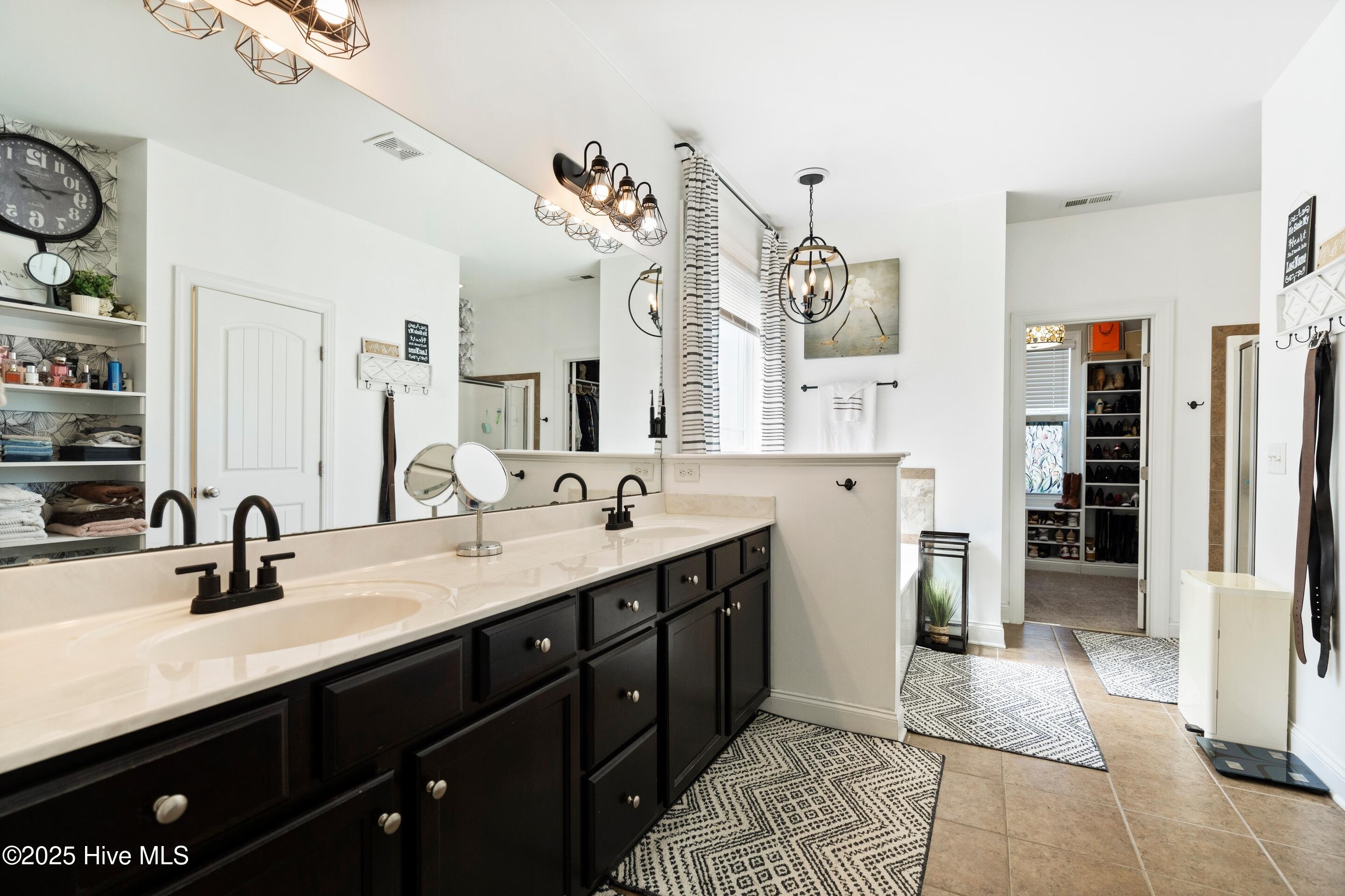 100532495 | Photo 33