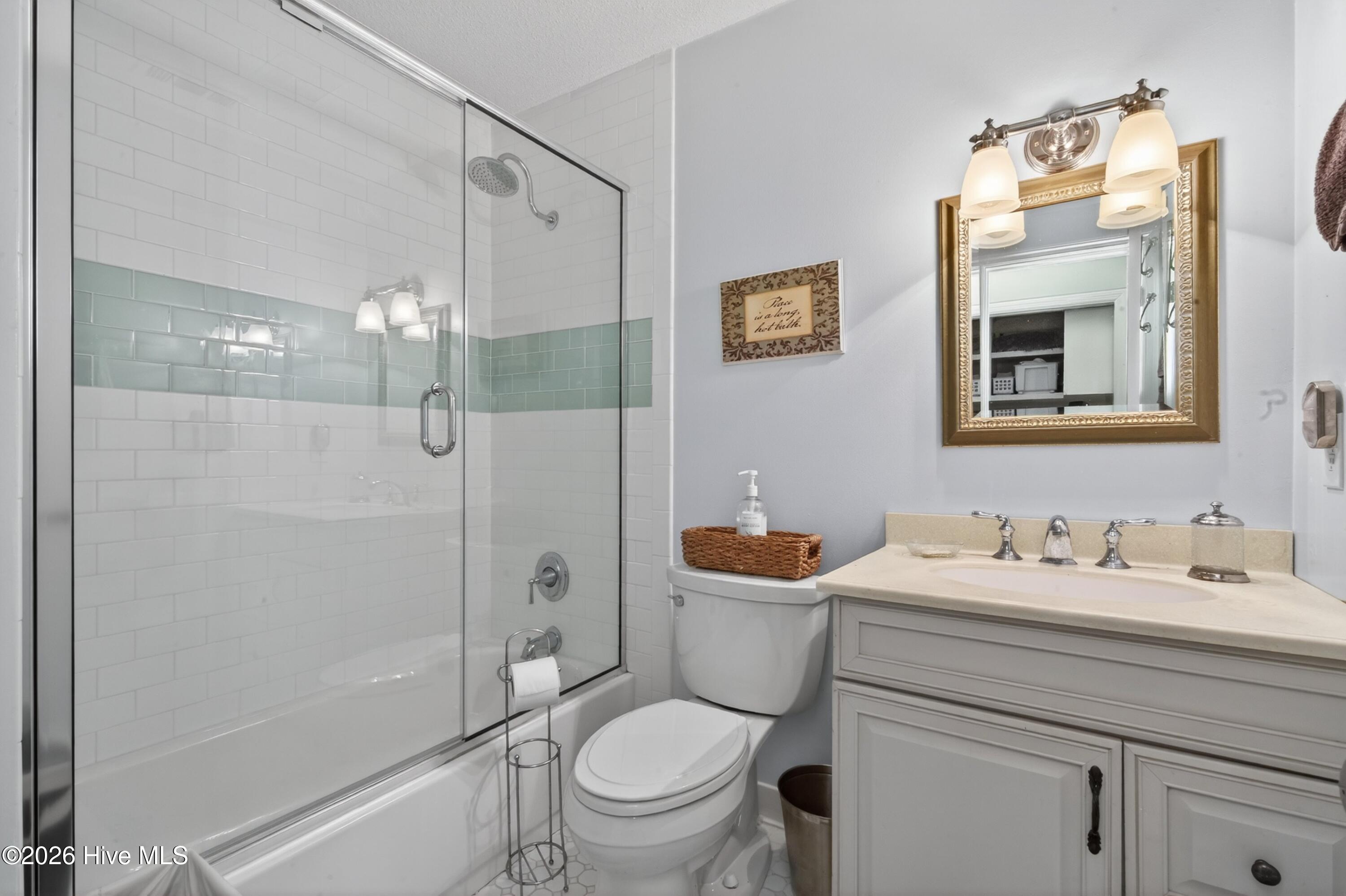 100569160 | Photo 34