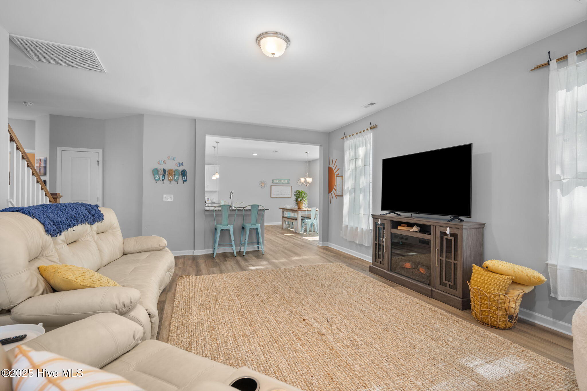 100528737 | Photo 10