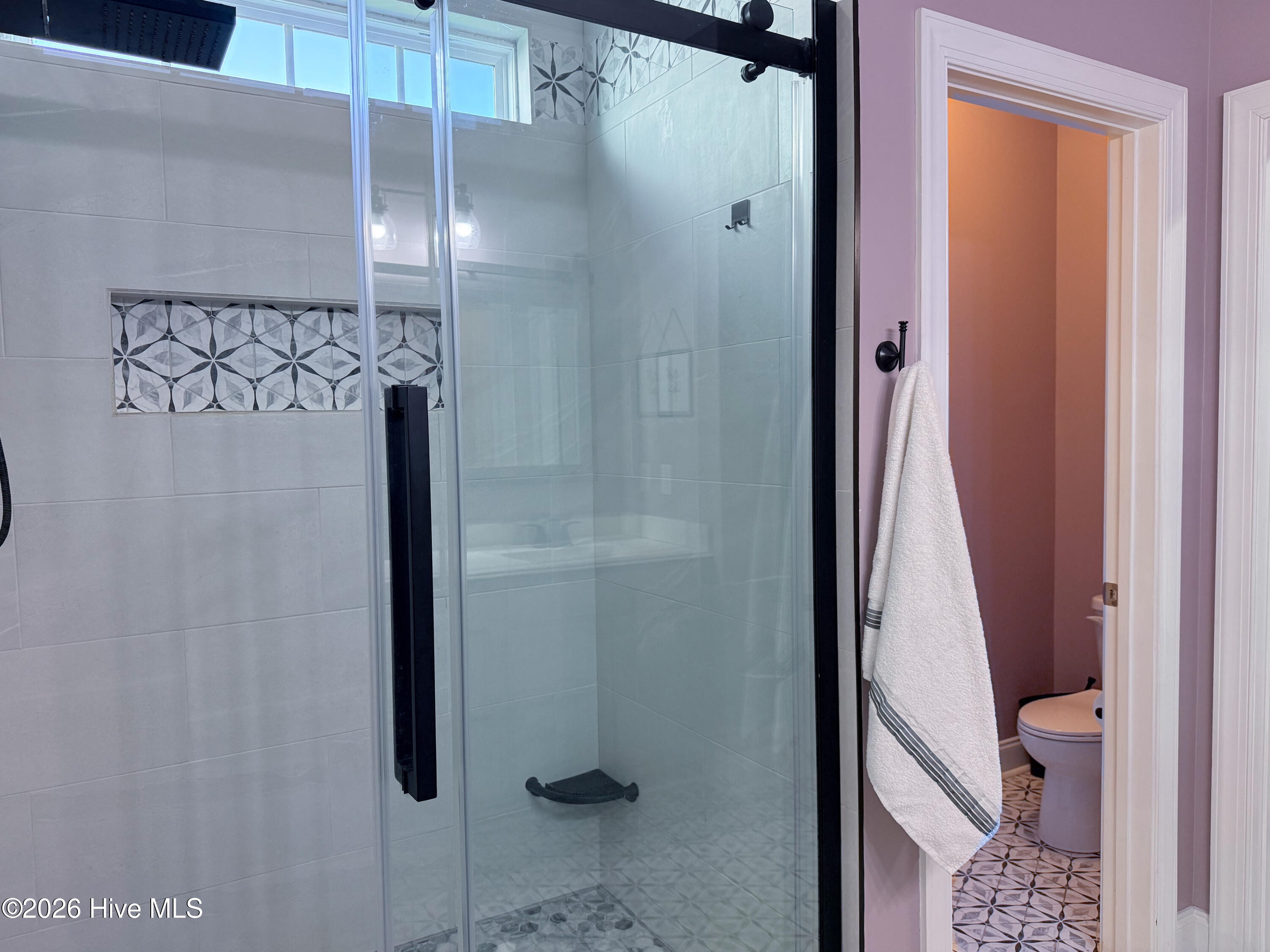 100569259 | Photo 35