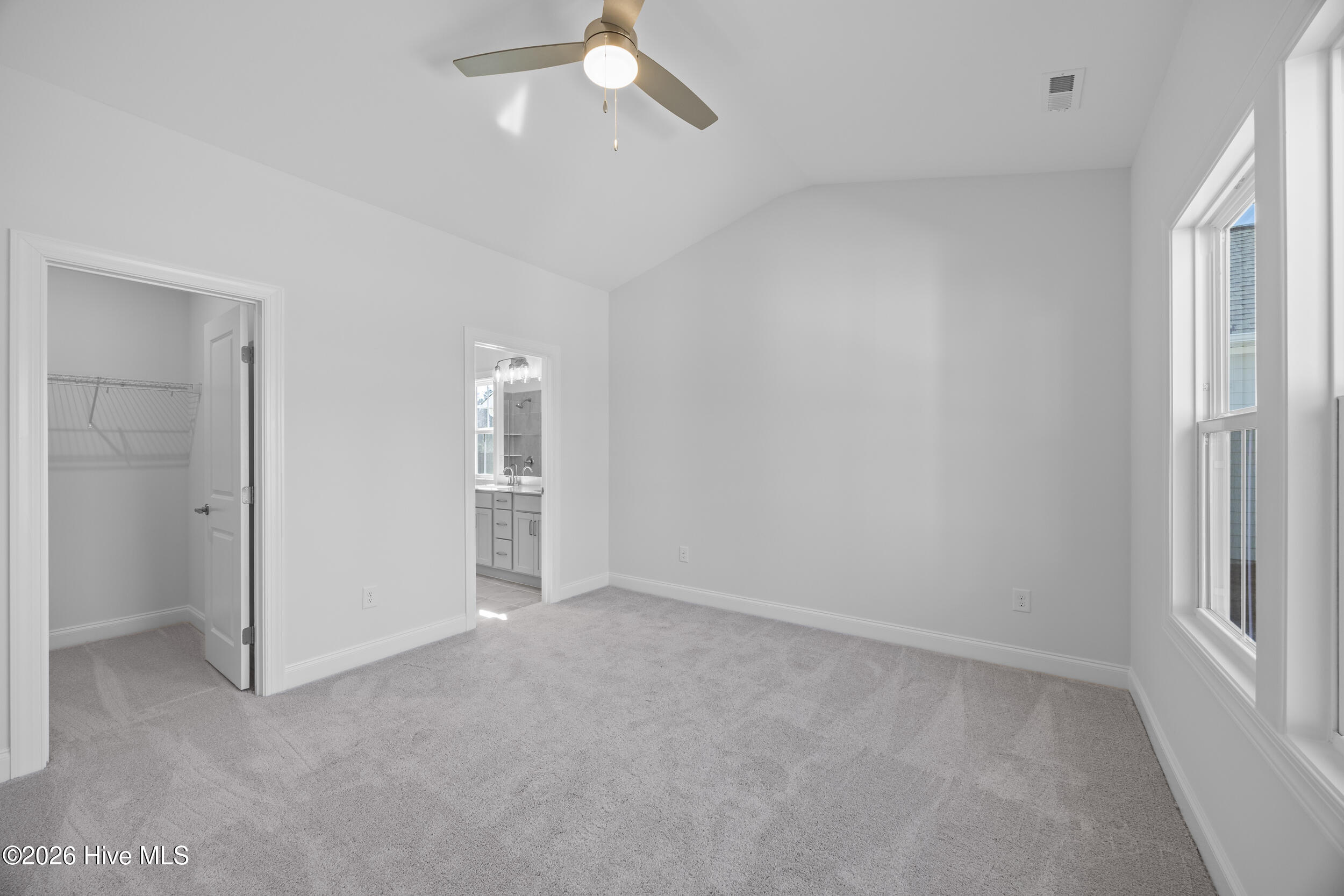 100527055 | Photo 21