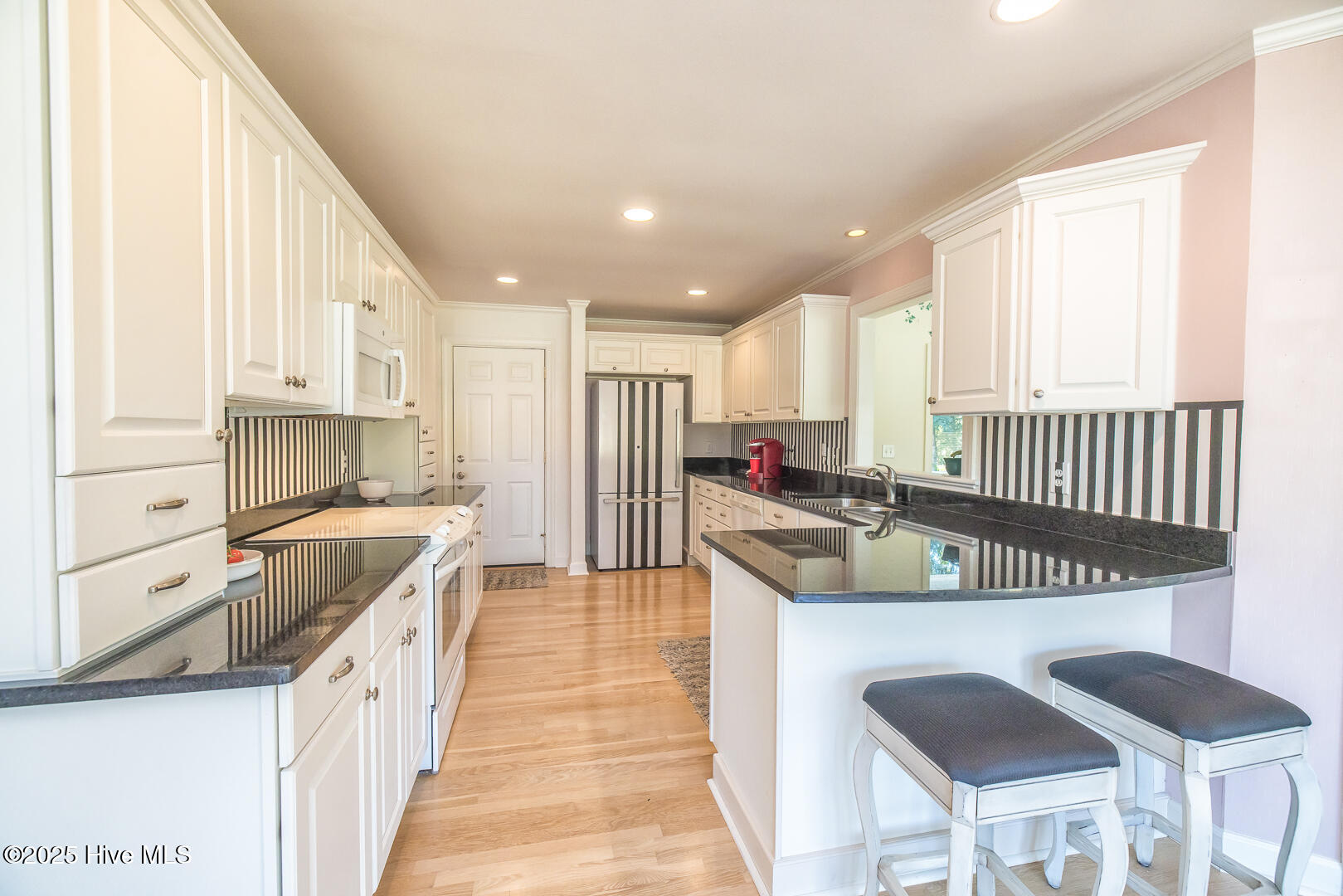 100544810 | Photo 20