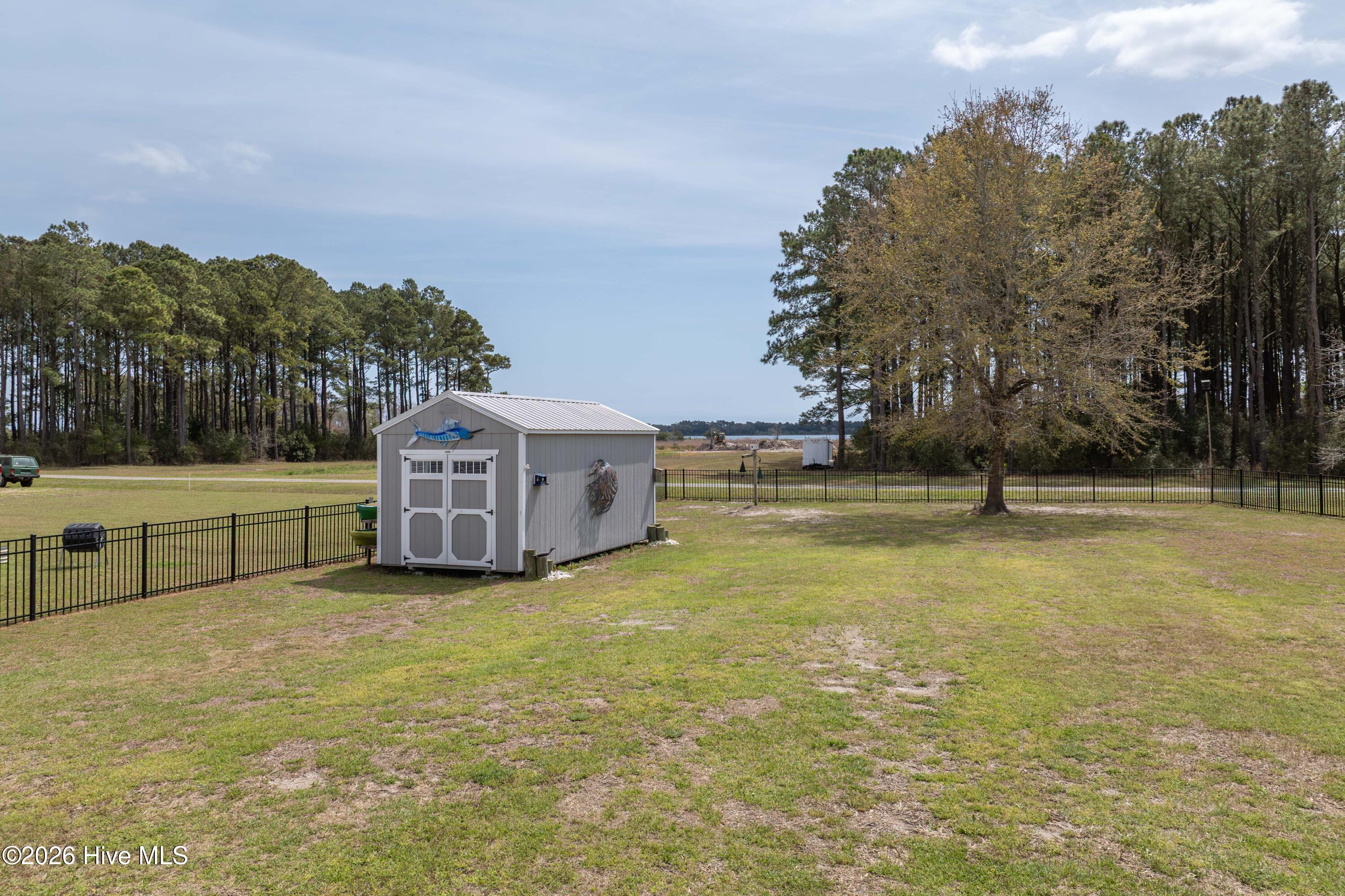 100563582 | Photo 45