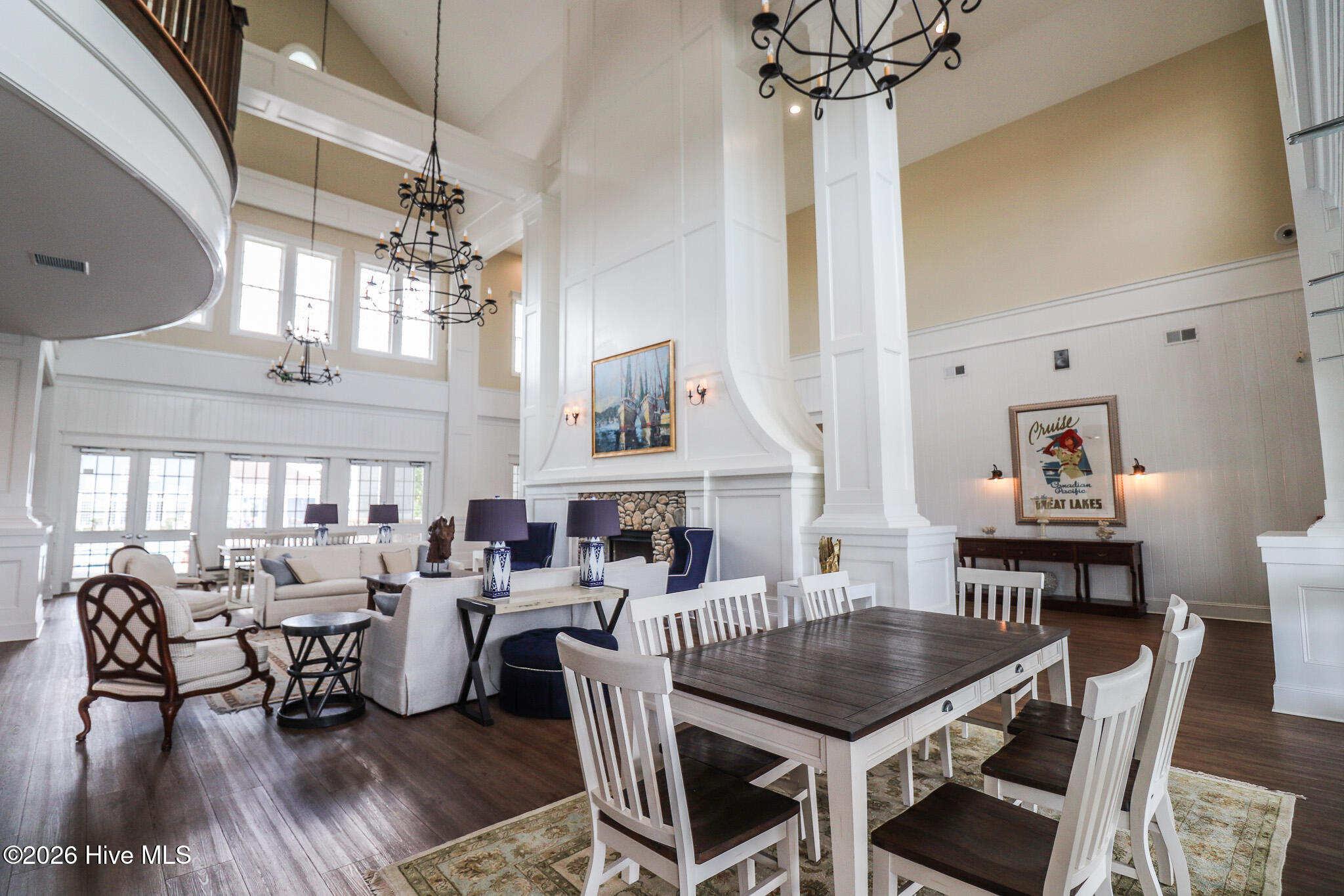 100561510 | Photo 25