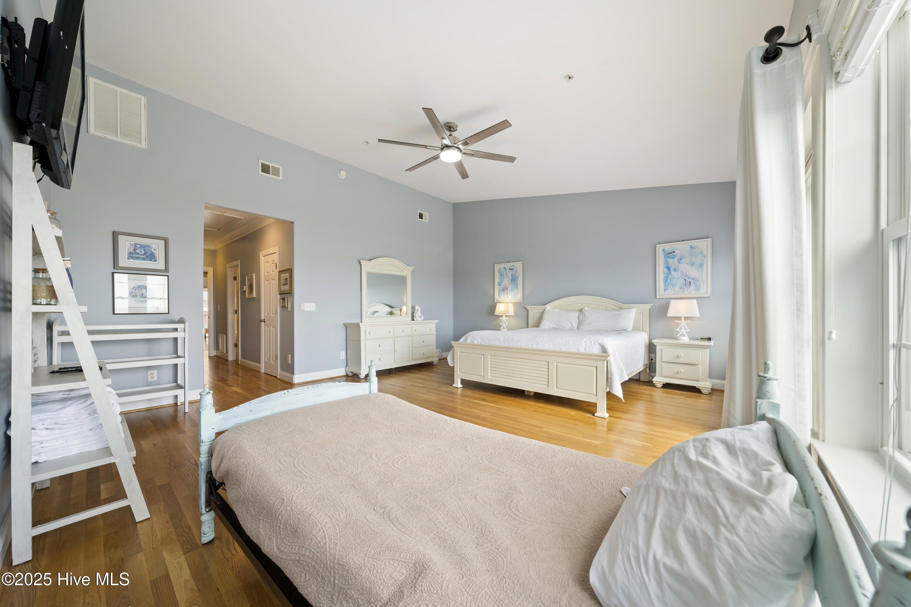 100530858 | Photo 33