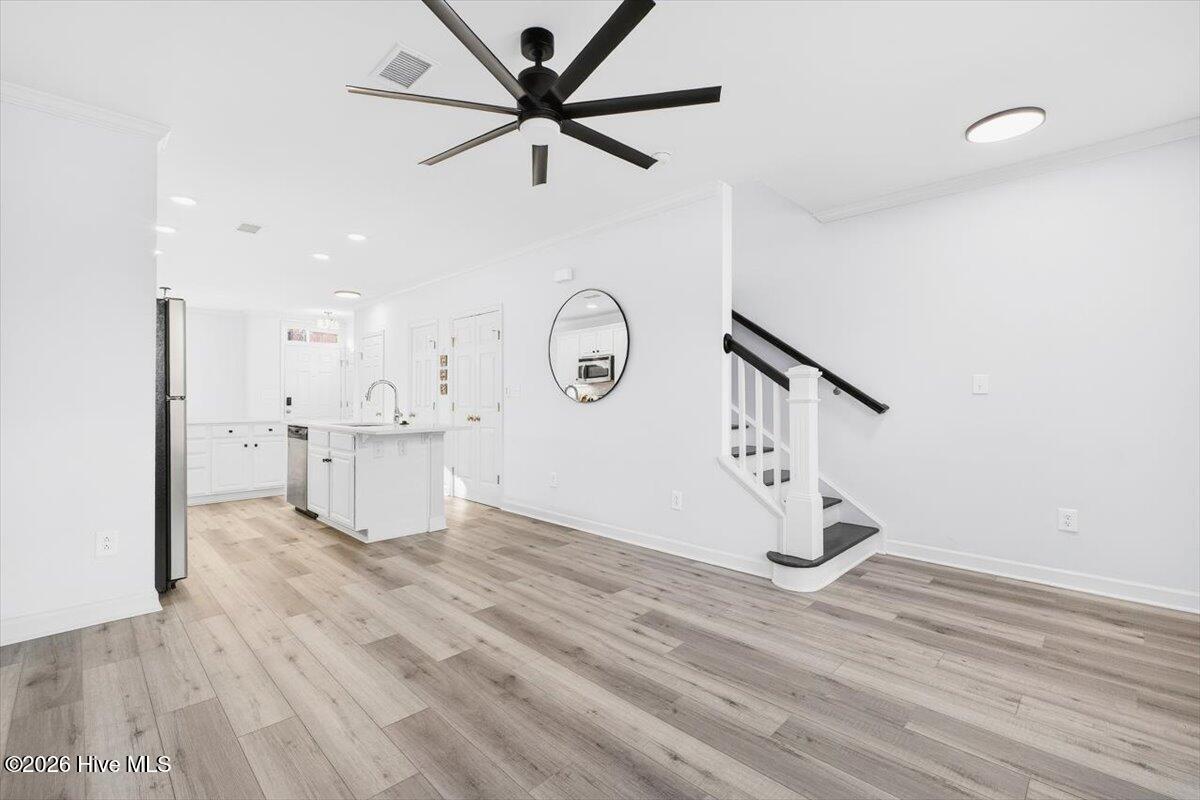 100548437 | Photo 24