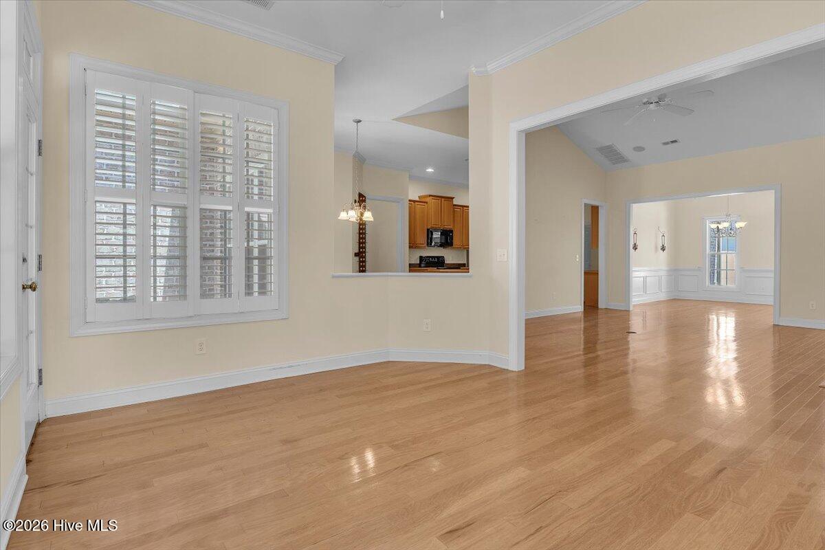 100569829 | Photo 15