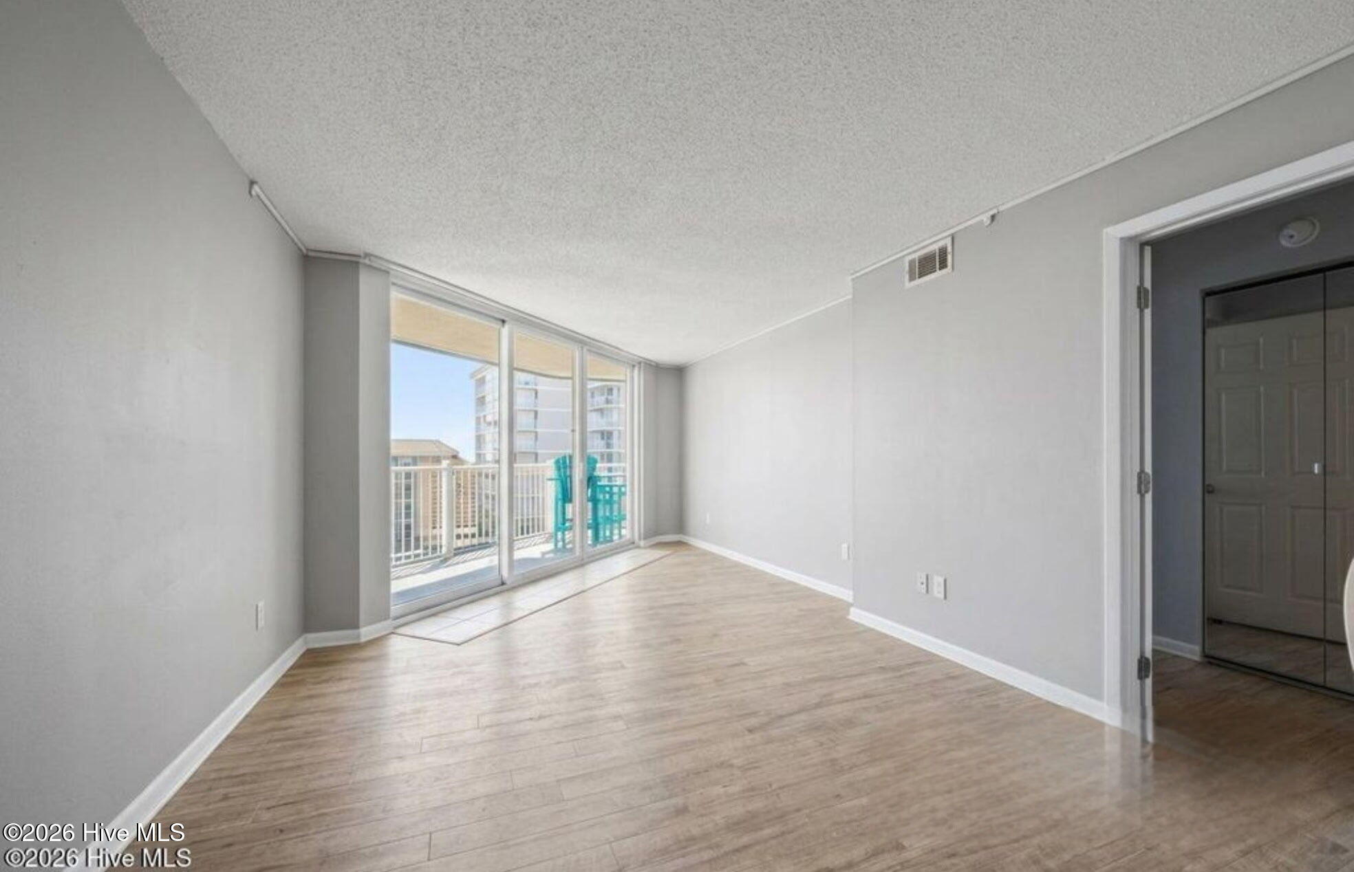 100528908 | Photo 18