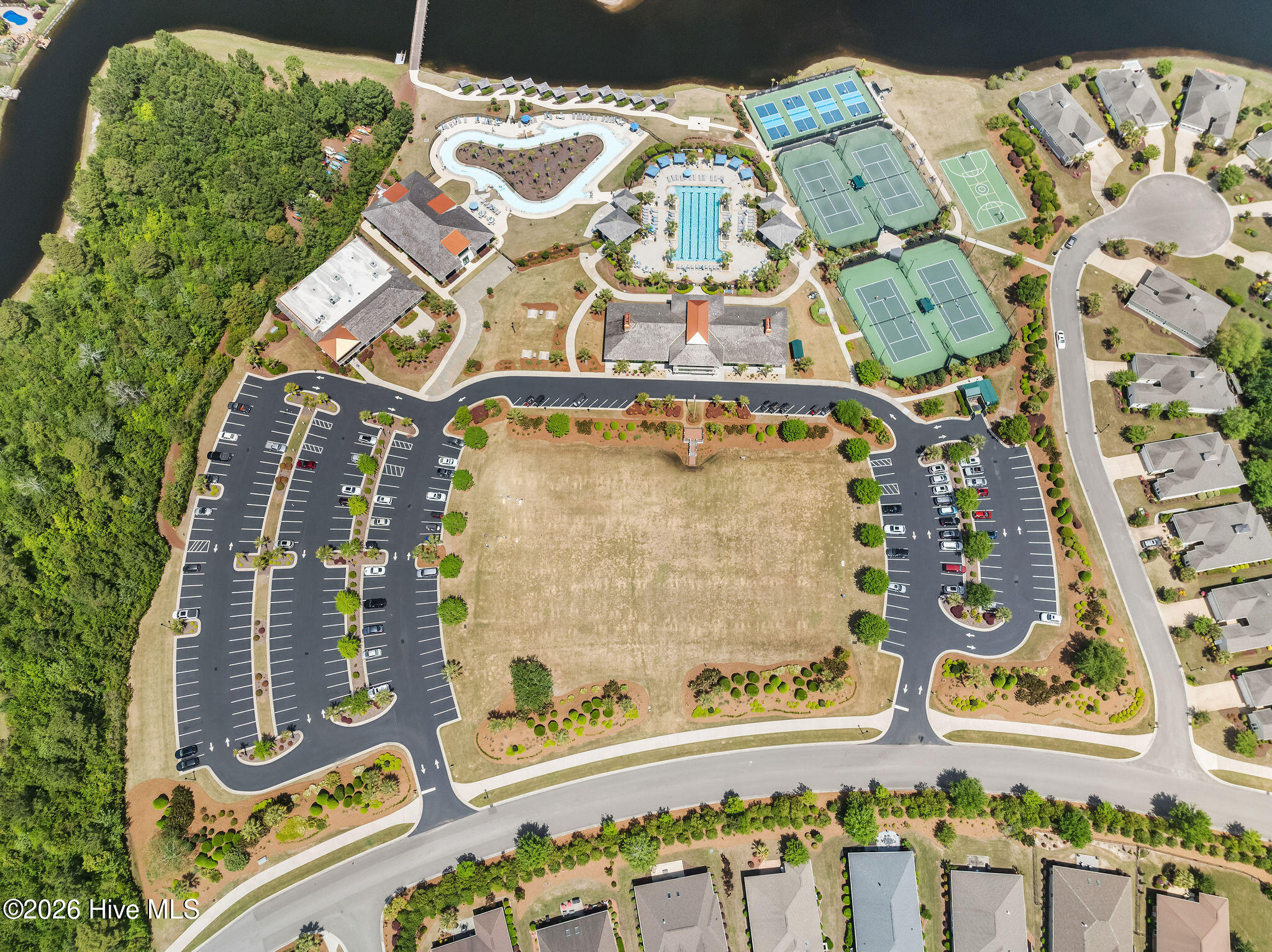 100565690 | Photo 105