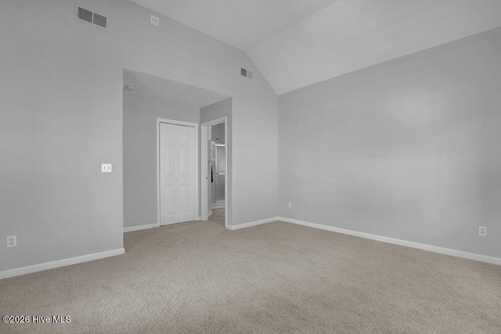 100561625 | Photo 12