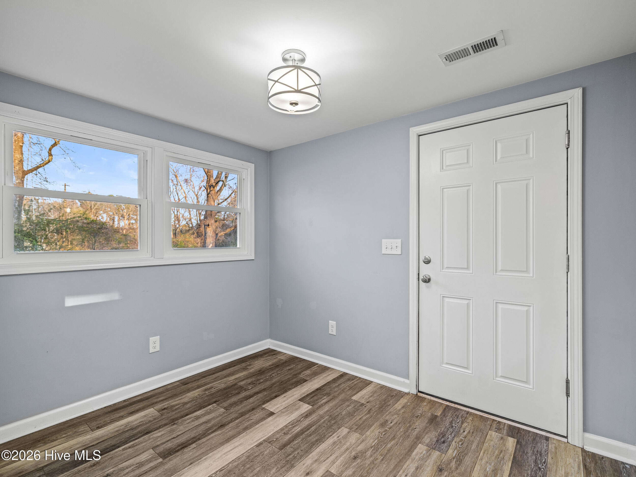 100558939 | Photo 17