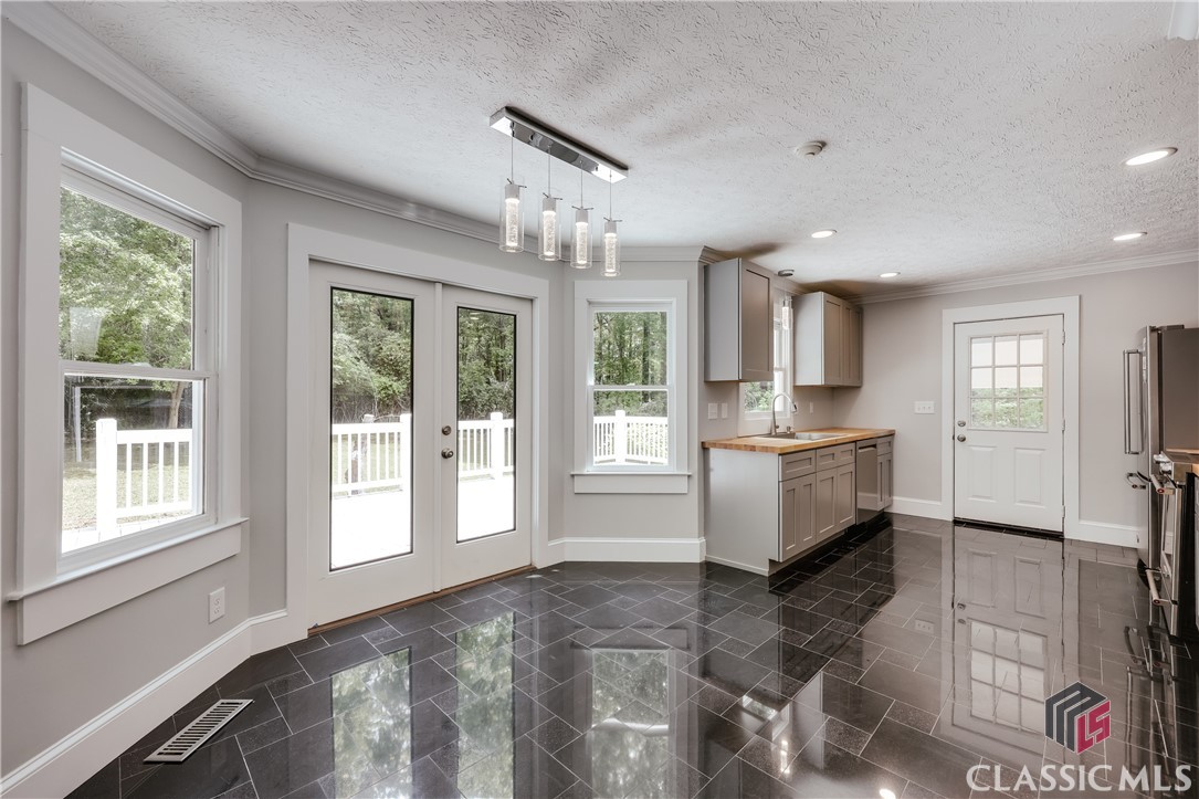 155 Hunters Pointe Drive